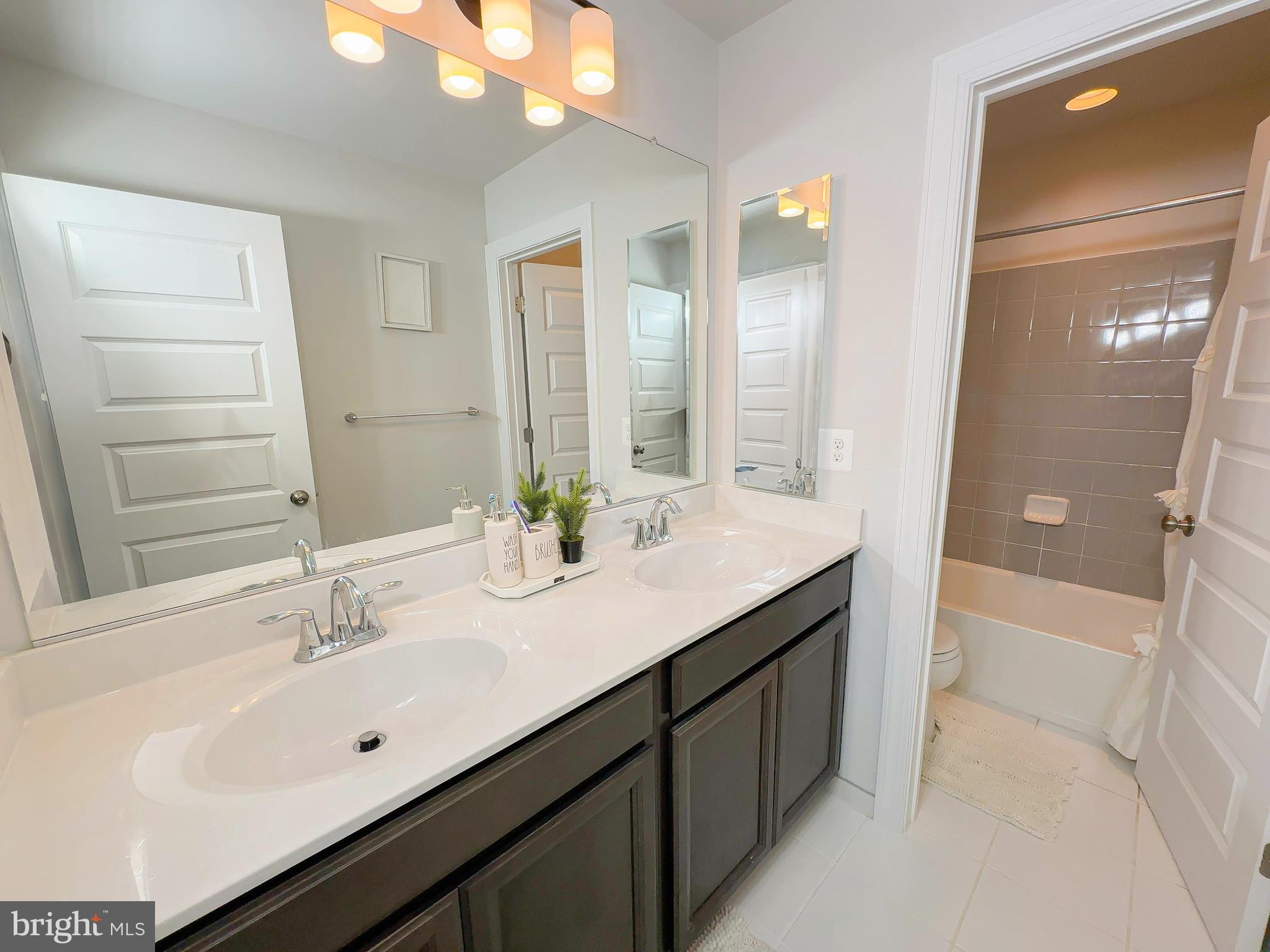 VILLAGES OF SAVANNAH - Residential