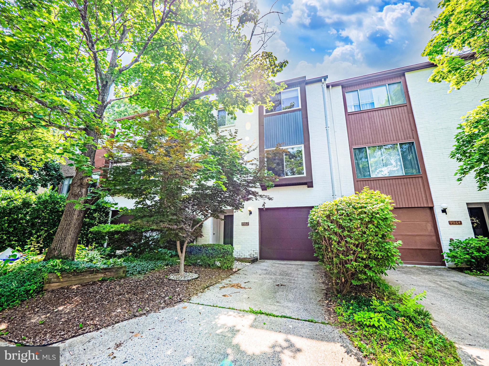 9962 LAKE LANDING