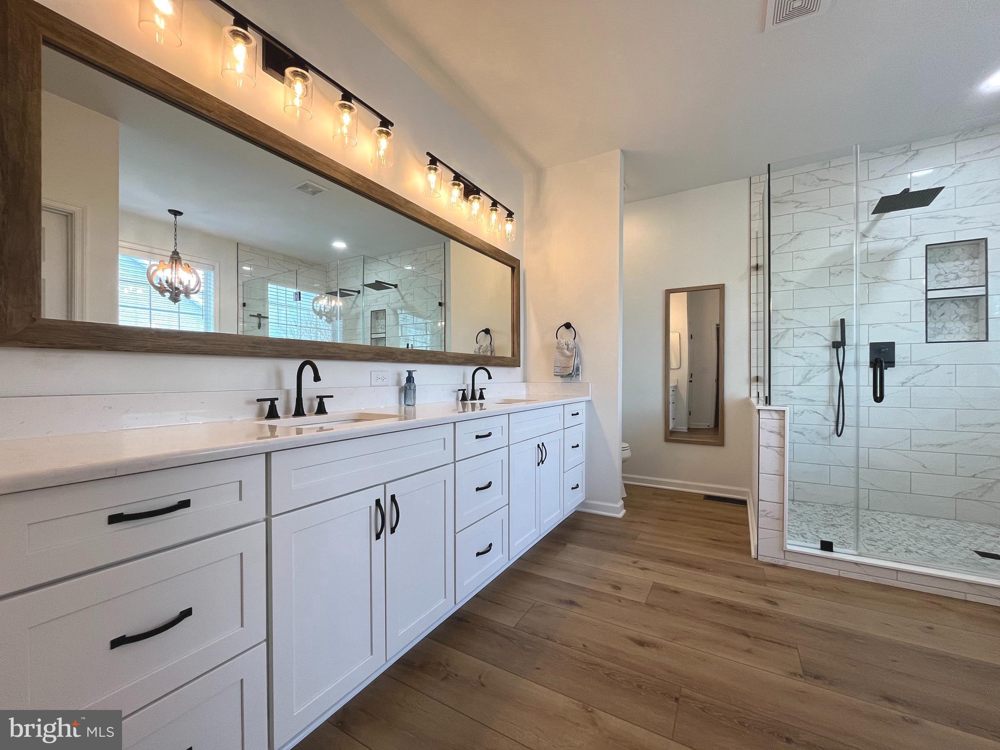 APPLE KNOLLS ESTATES - Residential