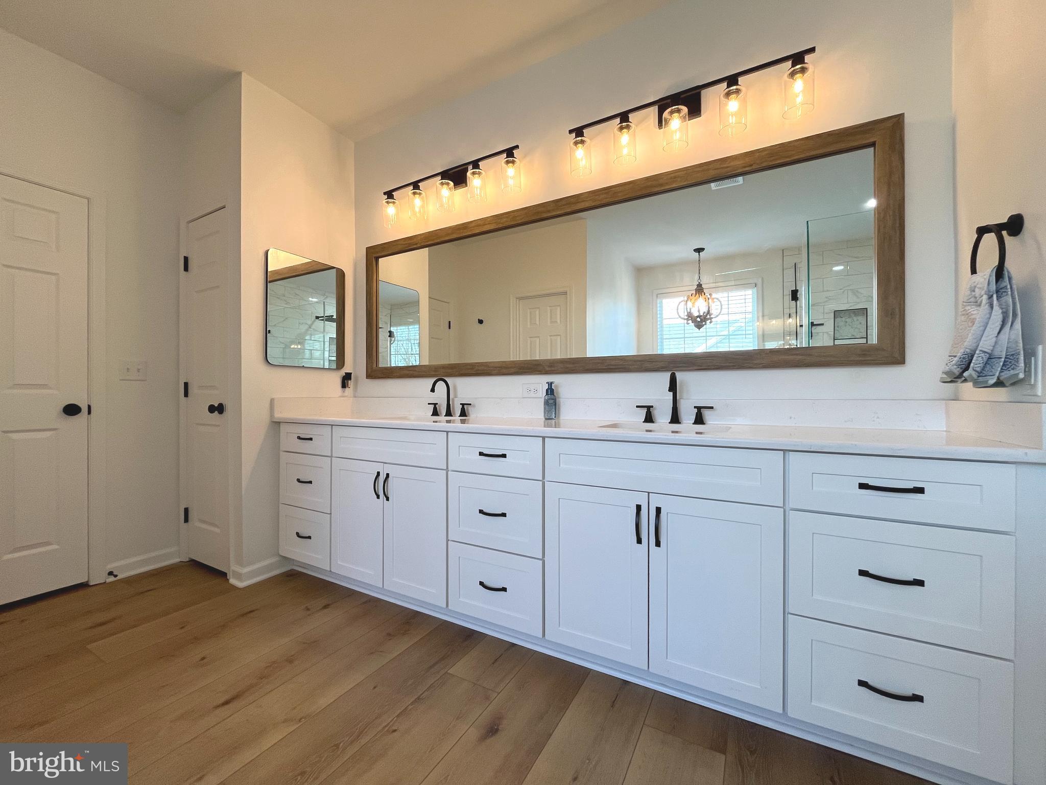 APPLE KNOLLS ESTATES - Residential