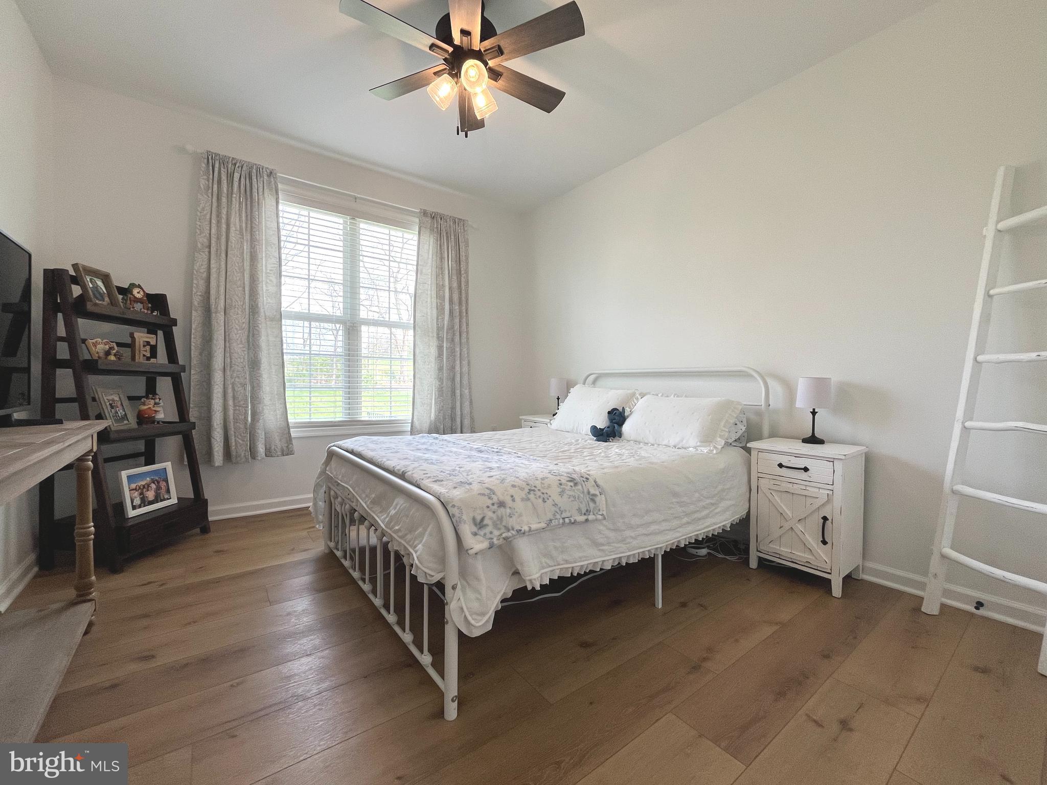 APPLE KNOLLS ESTATES - Residential