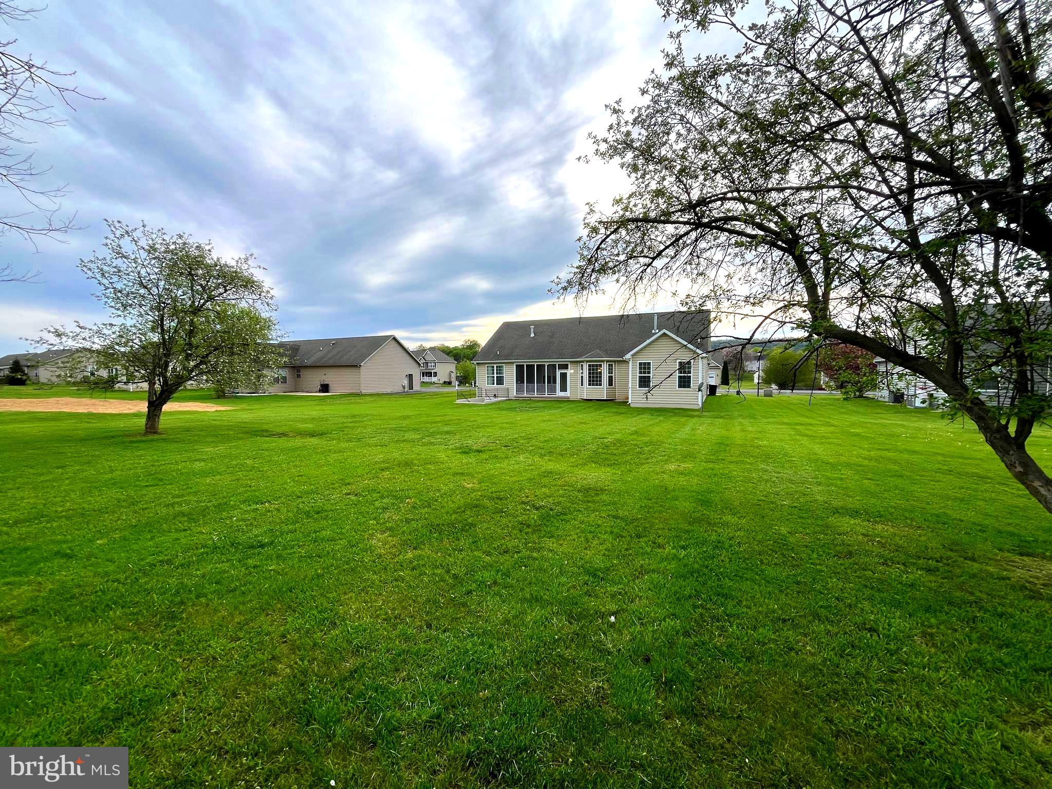 APPLE KNOLLS ESTATES - Residential