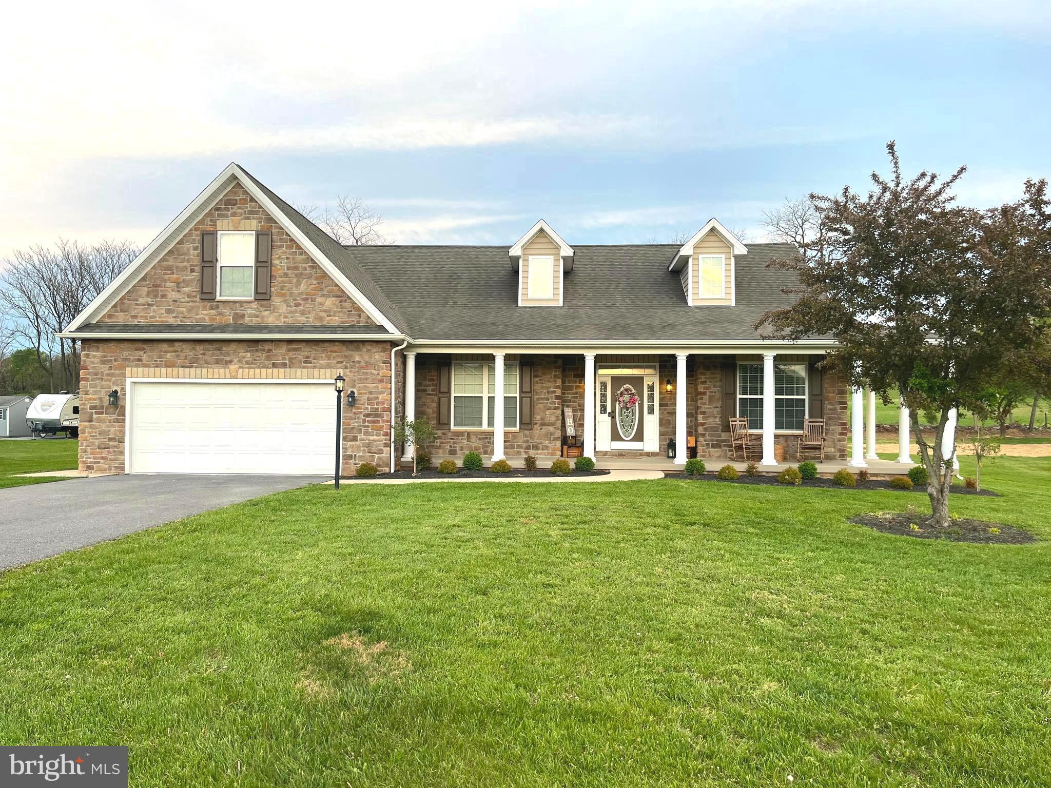 APPLE KNOLLS ESTATES - Residential