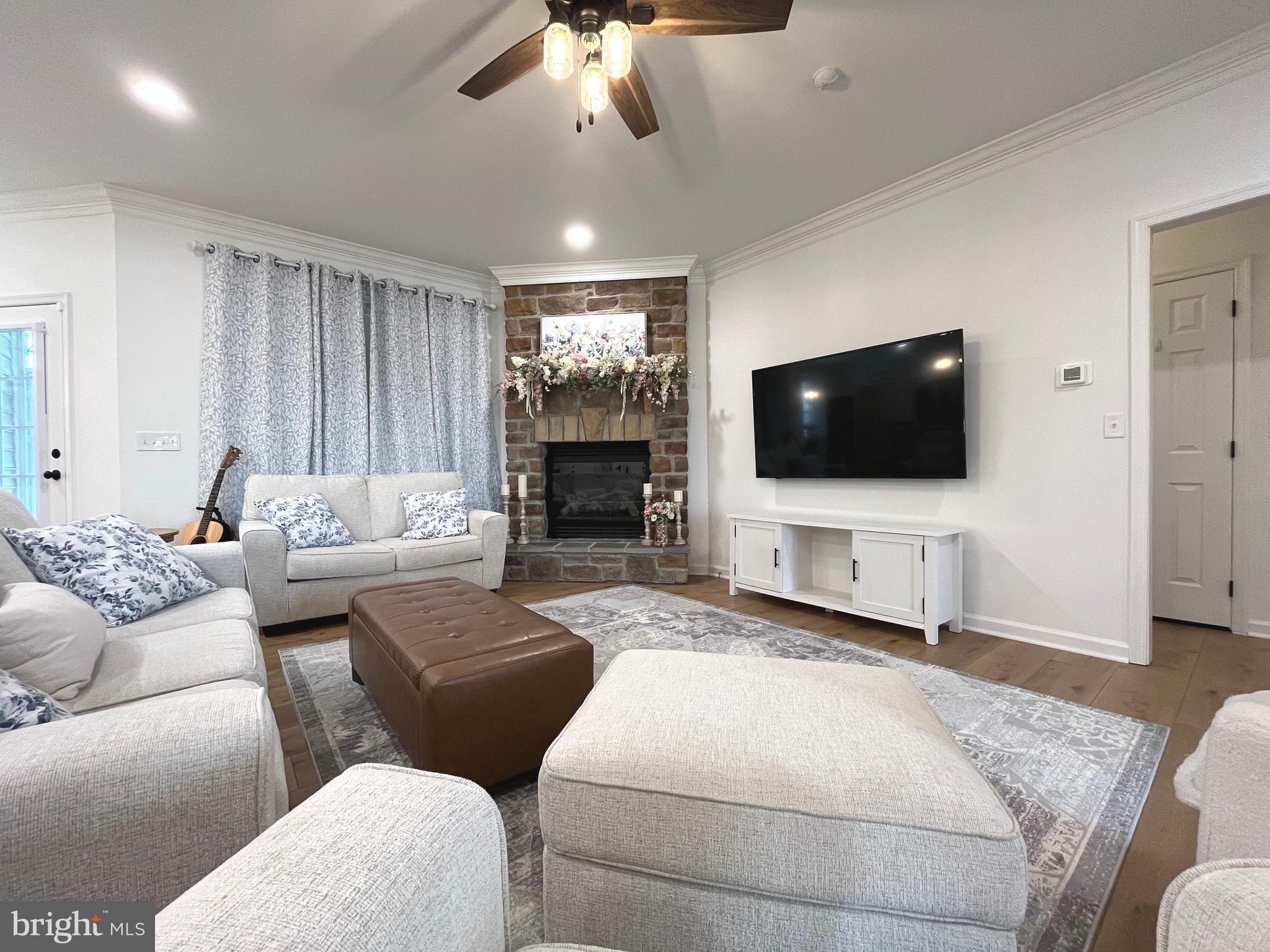 APPLE KNOLLS ESTATES - Residential