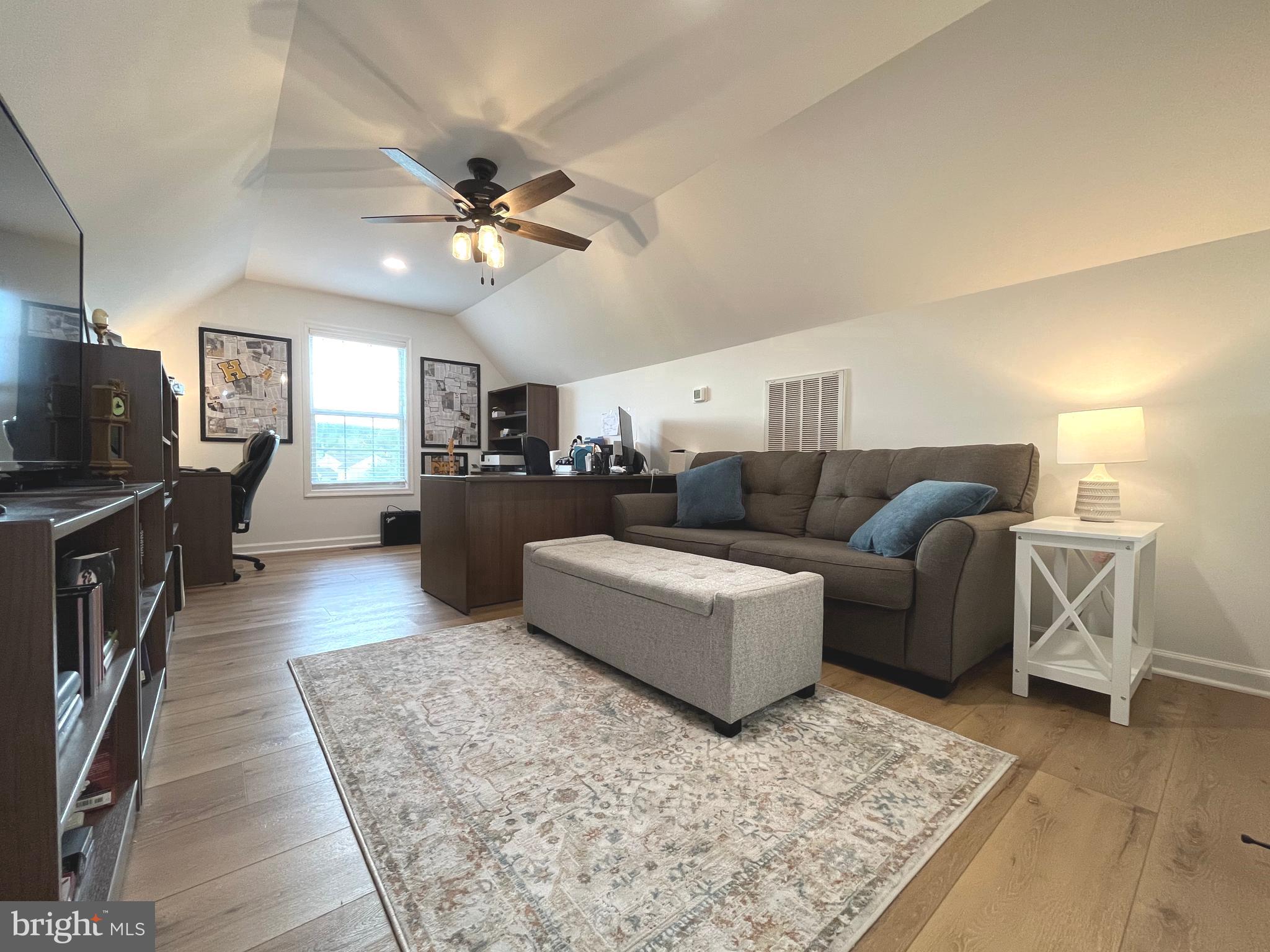 APPLE KNOLLS ESTATES - Residential