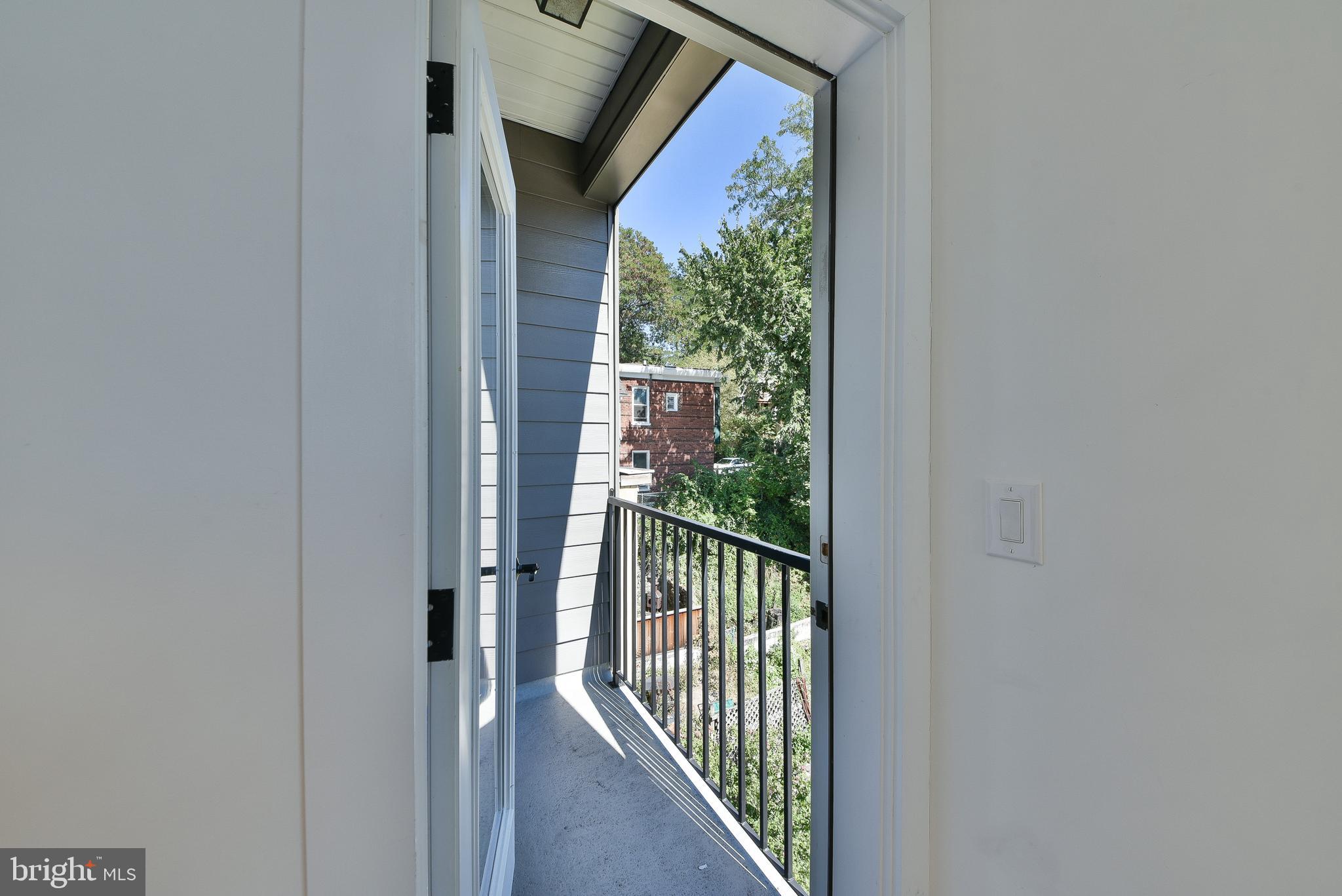 EAST FALLS - Residential Lease