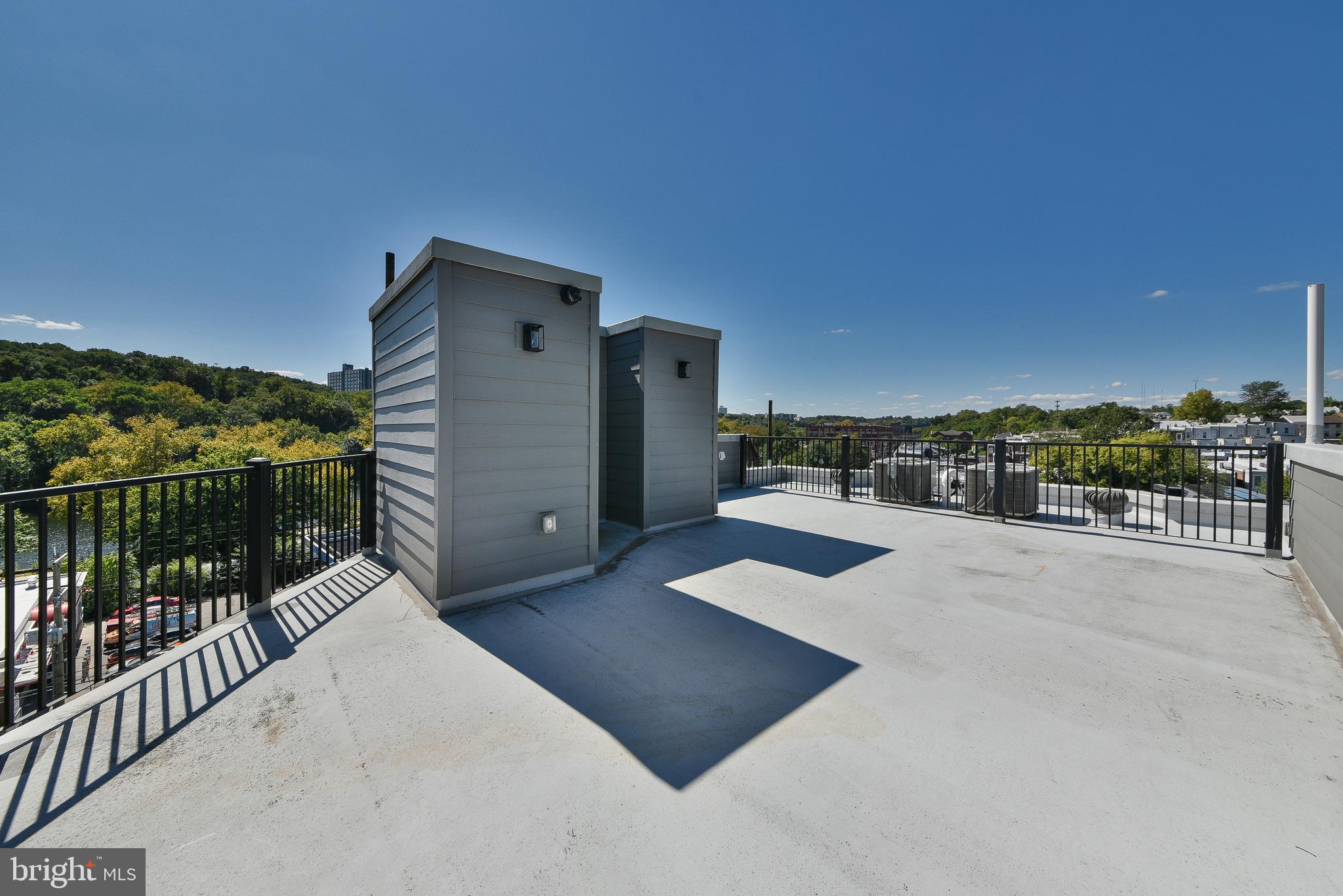 EAST FALLS - Residential Lease