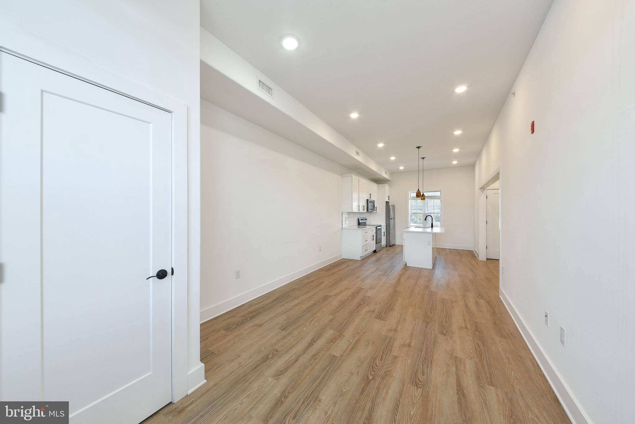 EAST FALLS - Residential Lease