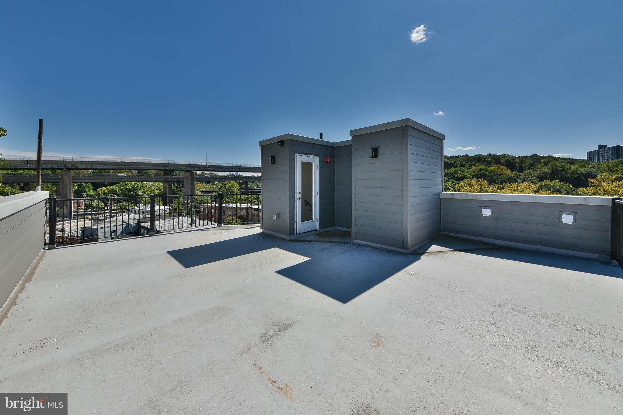 EAST FALLS - Residential Lease