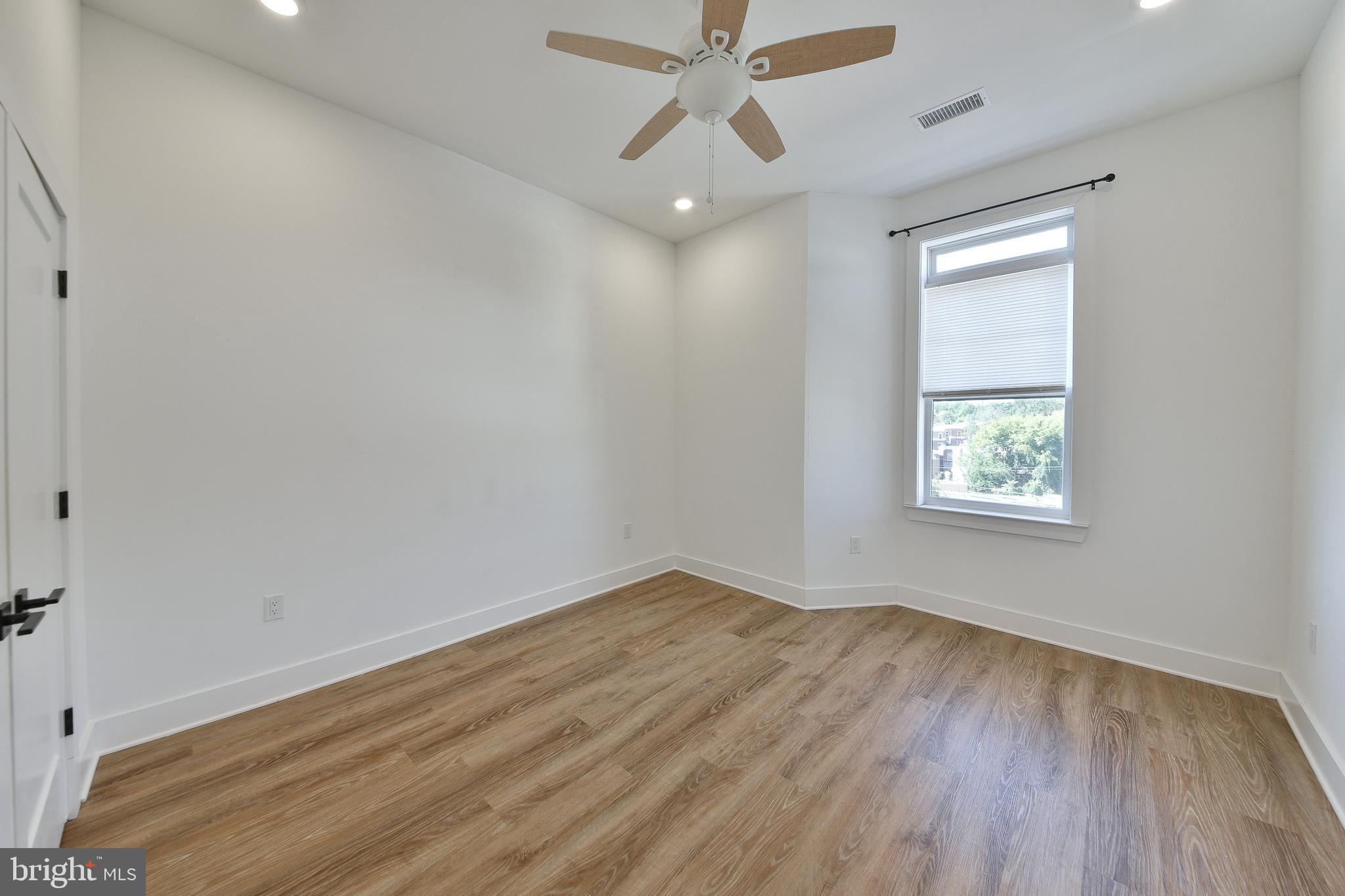 EAST FALLS - Residential Lease