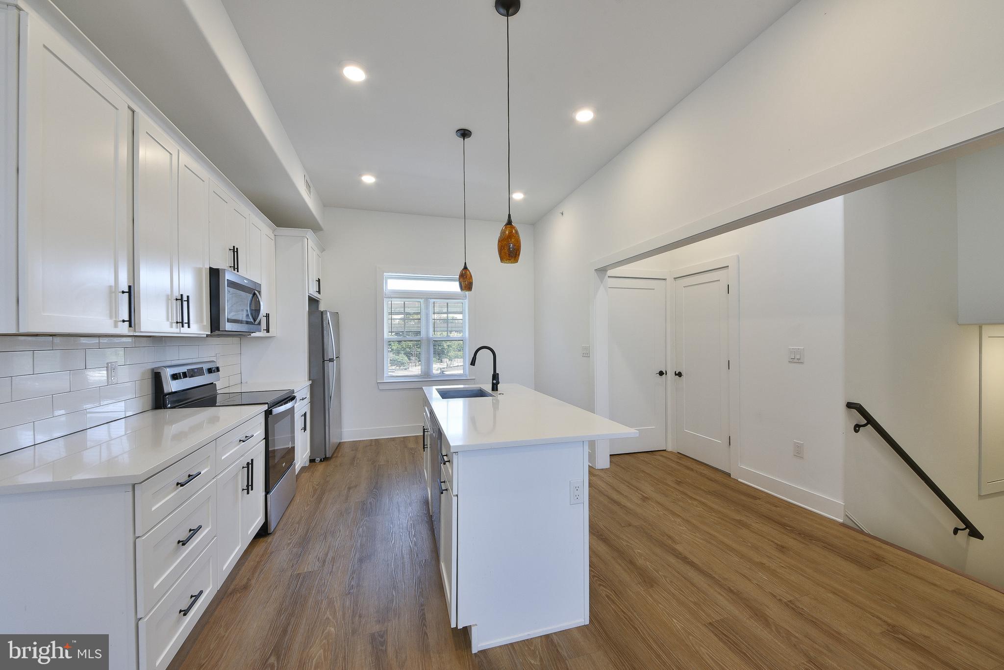 EAST FALLS - Residential Lease