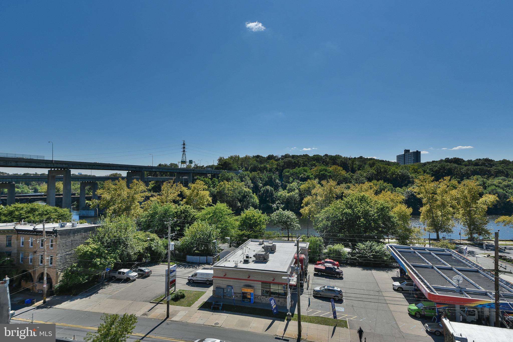 EAST FALLS - Residential Lease