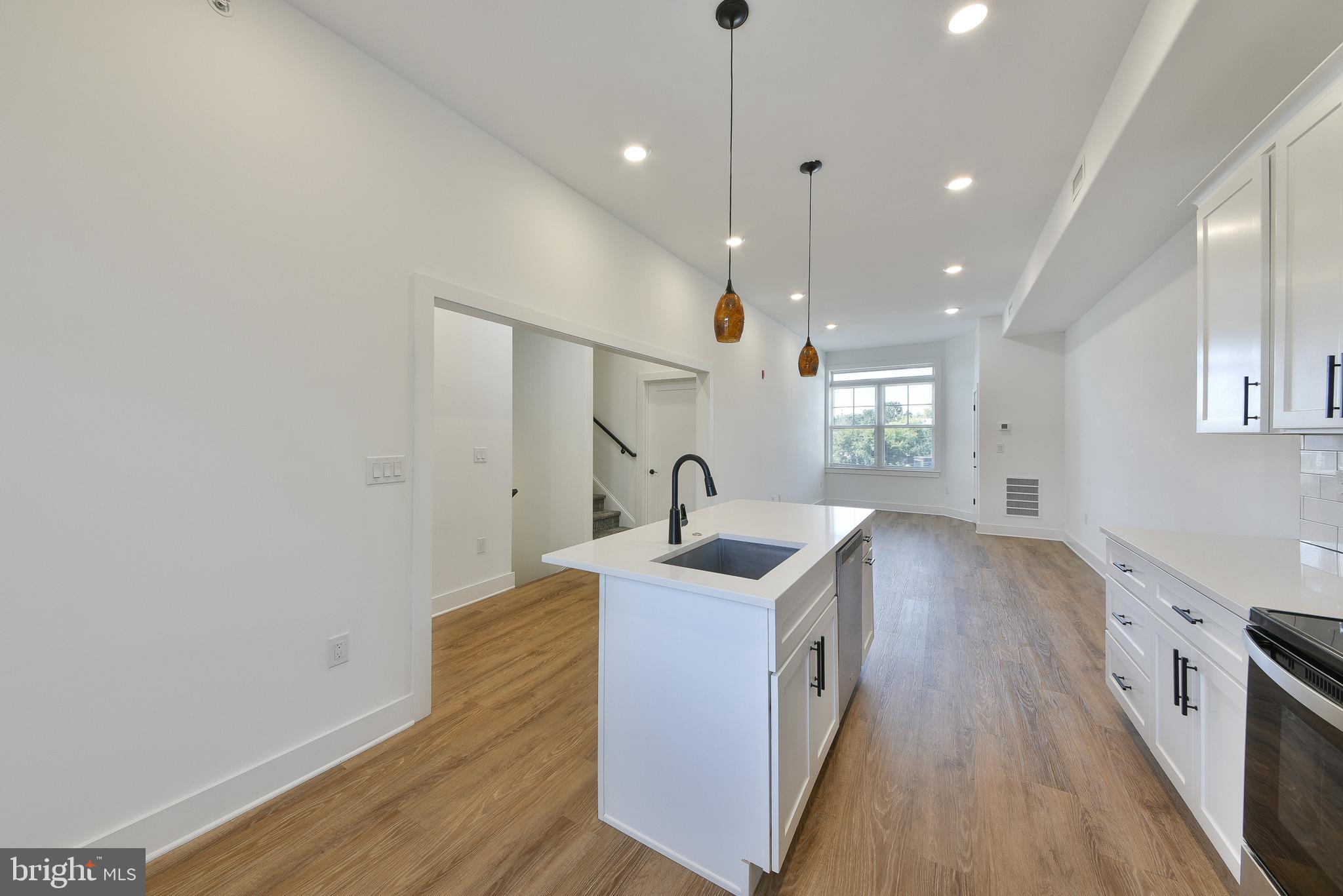 EAST FALLS - Residential Lease