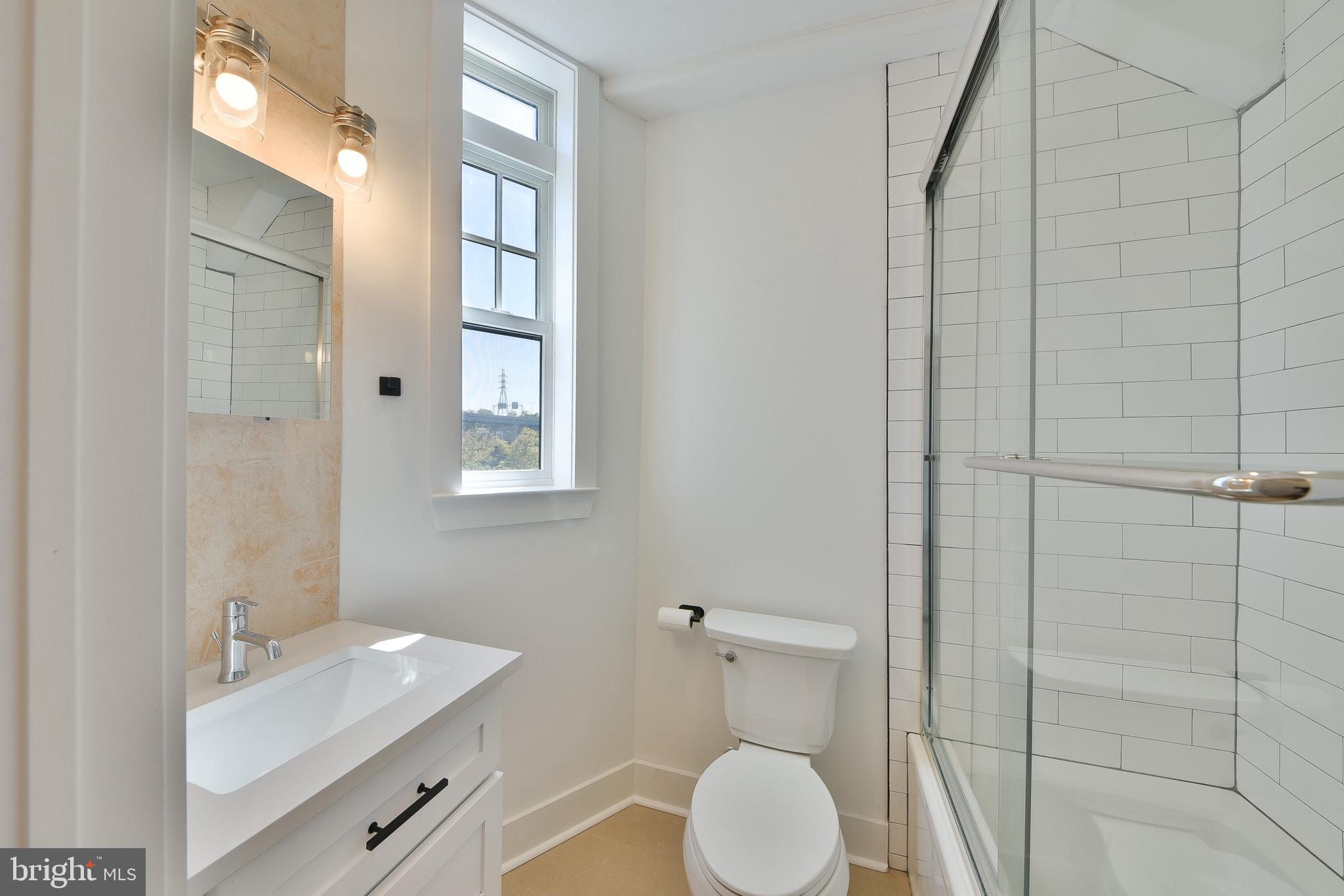 EAST FALLS - Residential Lease