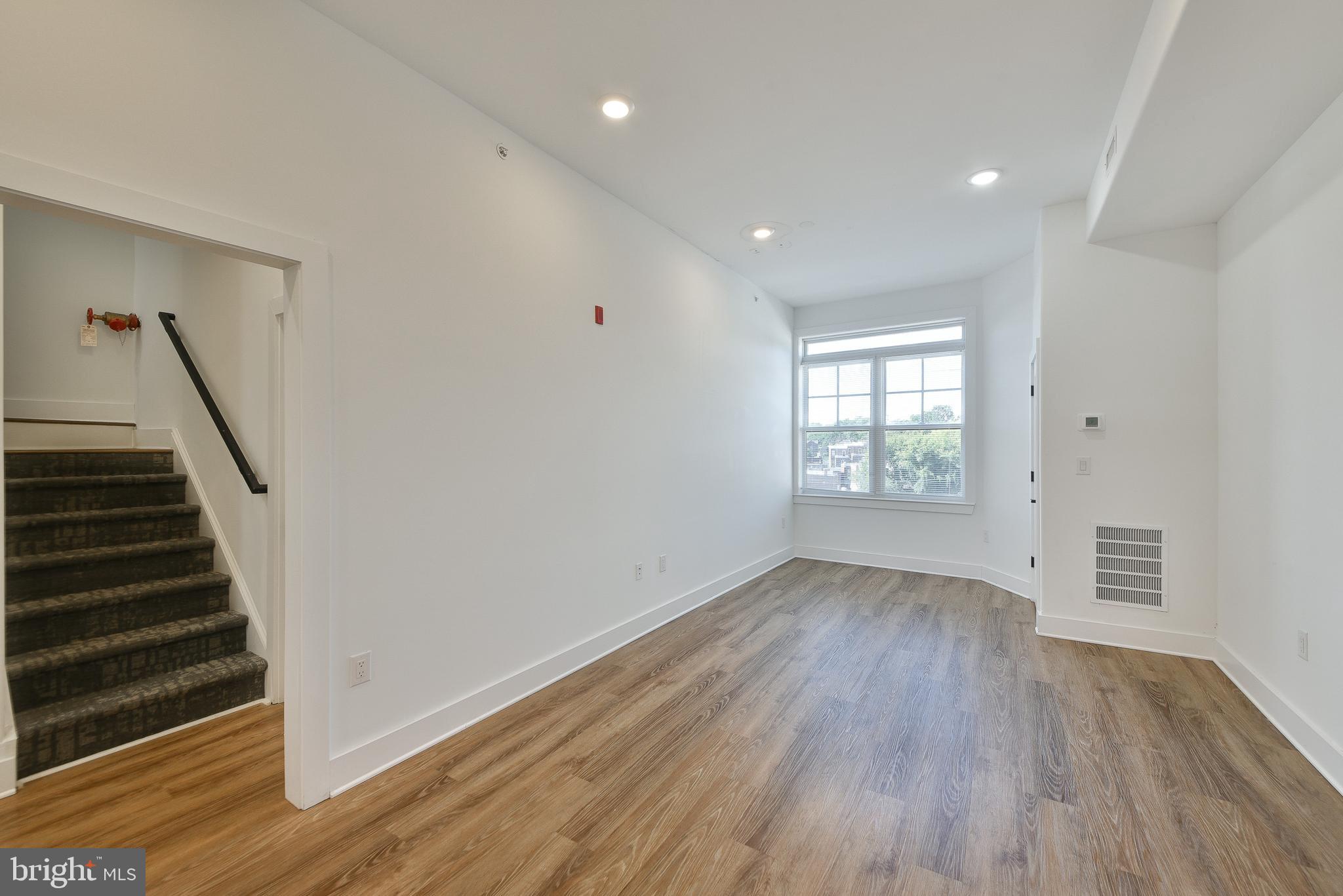 EAST FALLS - Residential Lease