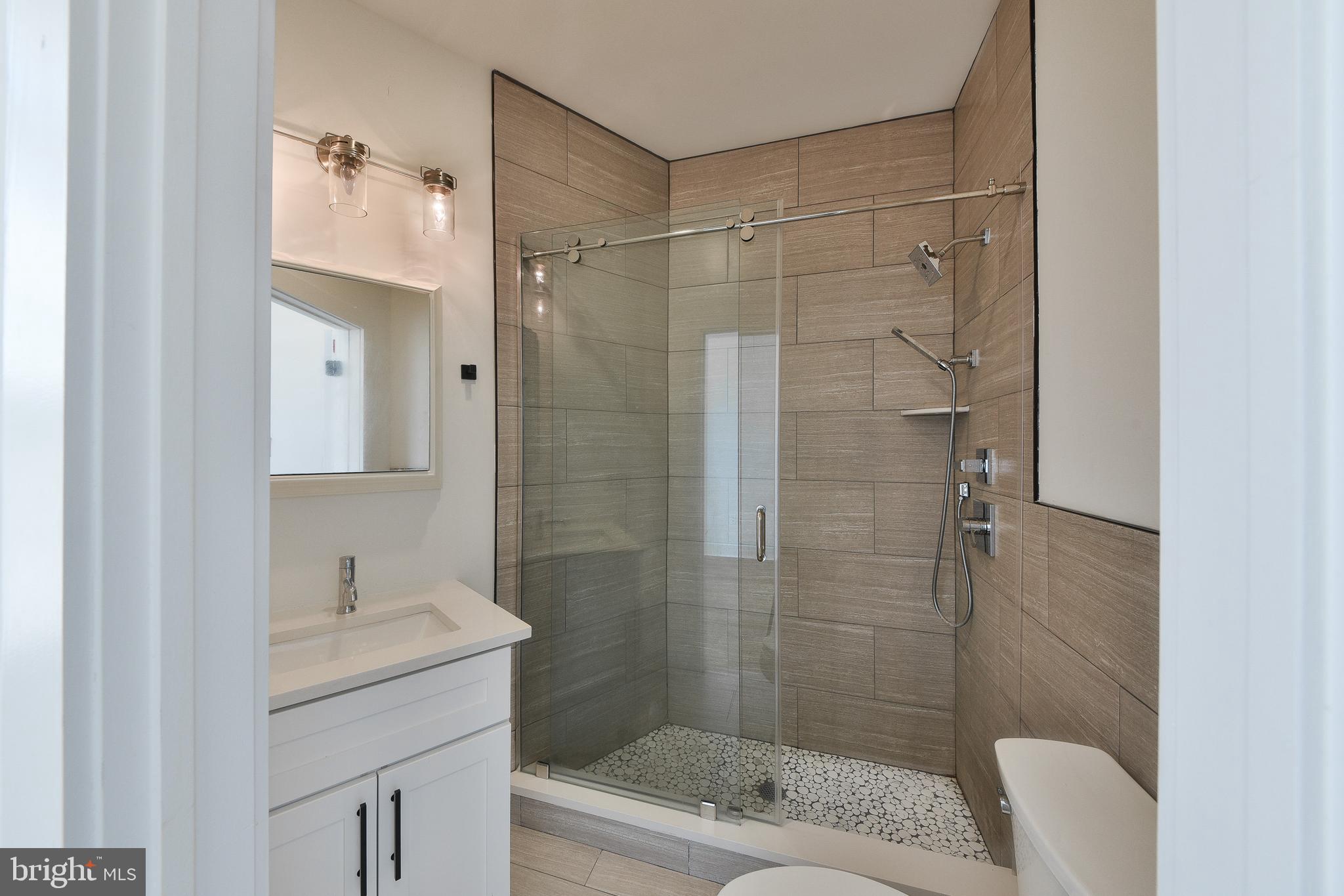 EAST FALLS - Residential Lease