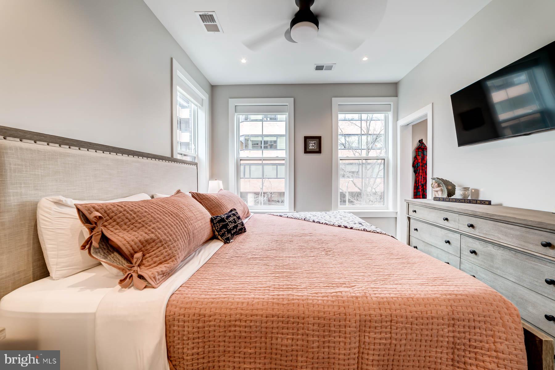 OLD TOWN NORTH - Residential