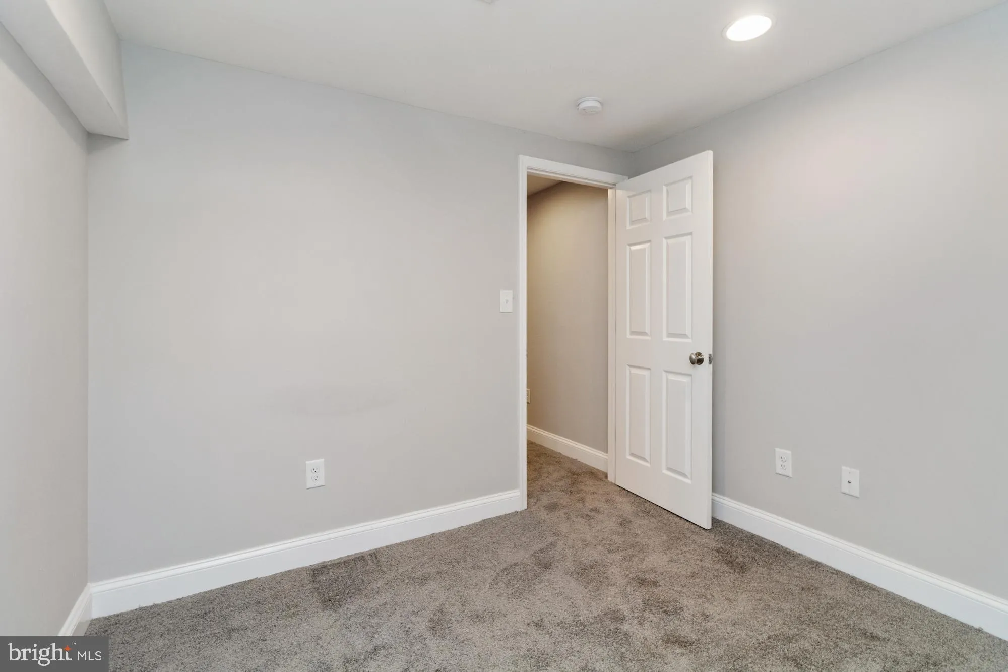 Baltimore, Maryland 21224, United States, 3 Bedrooms Bedrooms, ,3 BathroomsBathrooms,Residential,Pending,18547