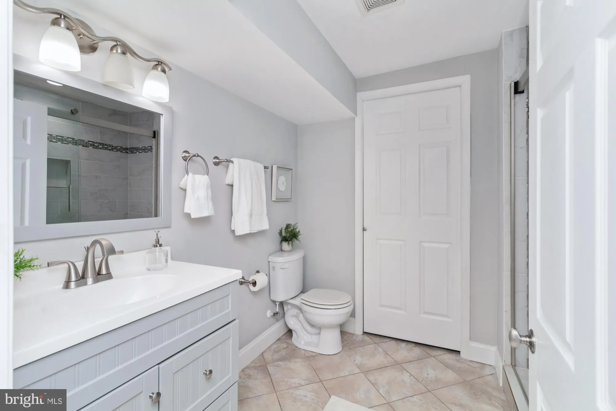 Baltimore, Maryland 21224, United States, 3 Bedrooms Bedrooms, ,3 BathroomsBathrooms,Residential,Pending,18547