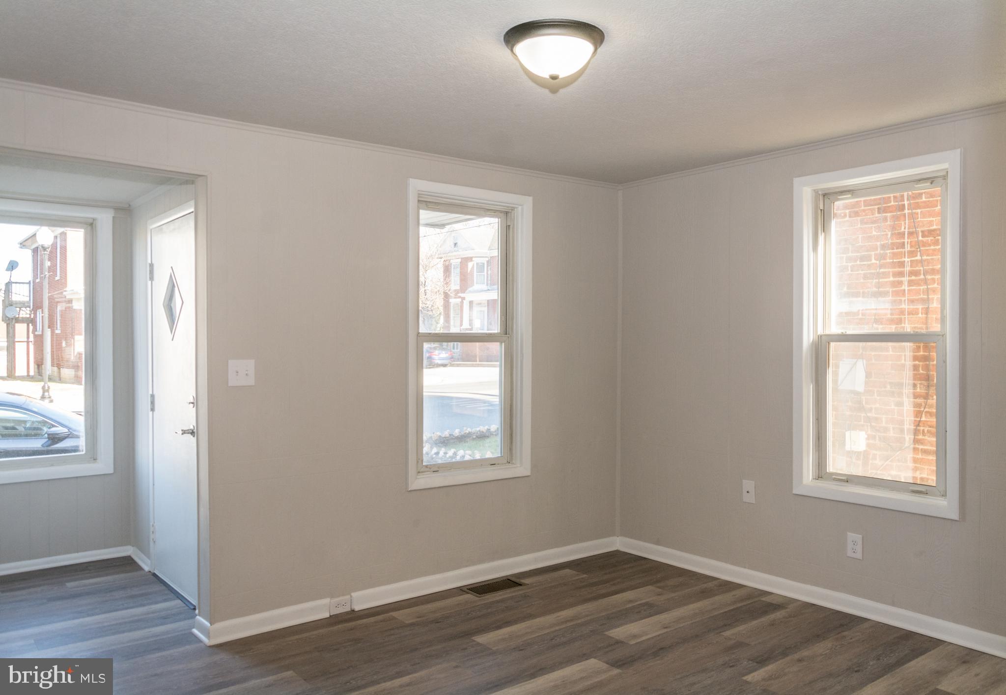 BUCHANAN TRAIL WEST - Residential