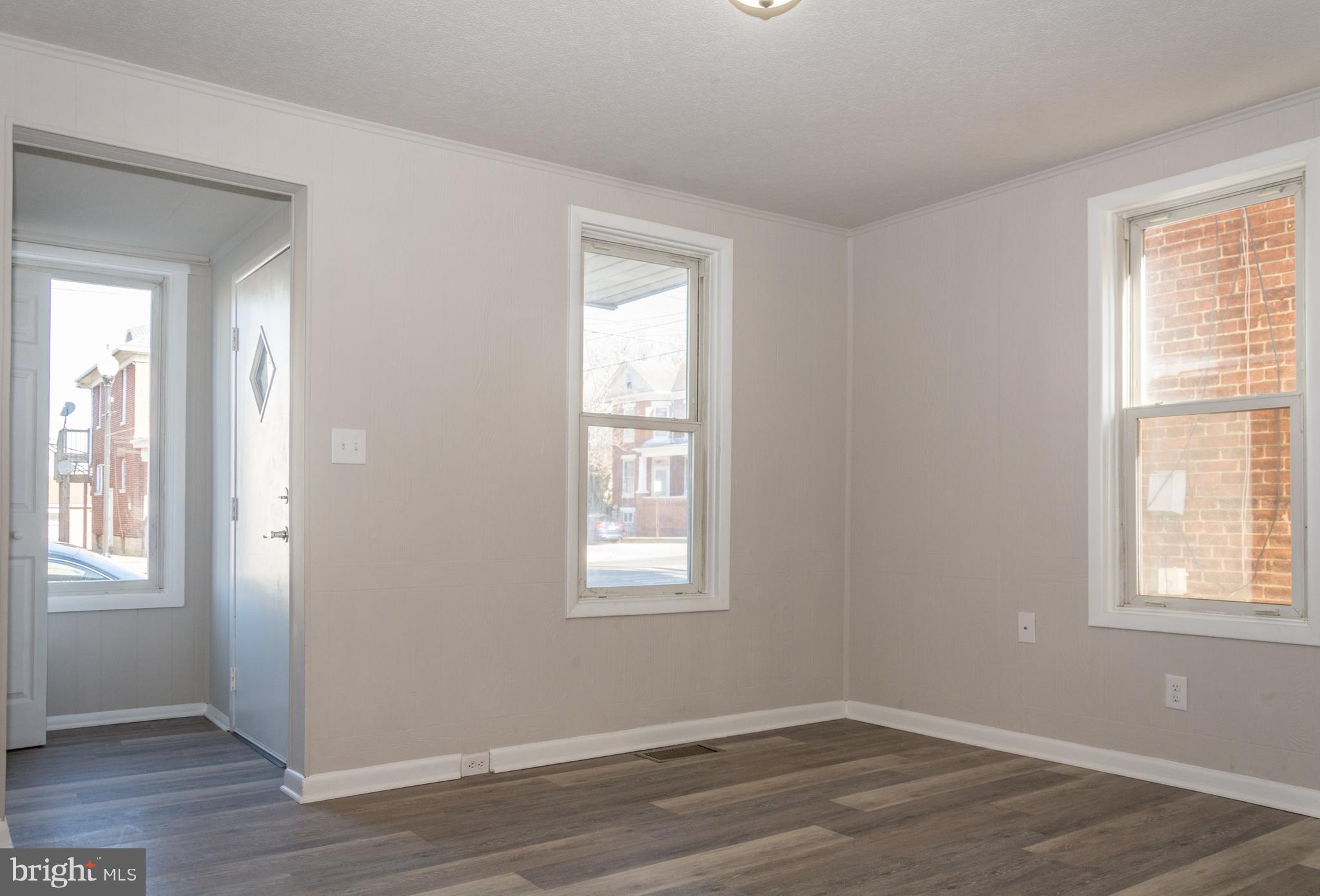 BUCHANAN TRAIL WEST - Residential