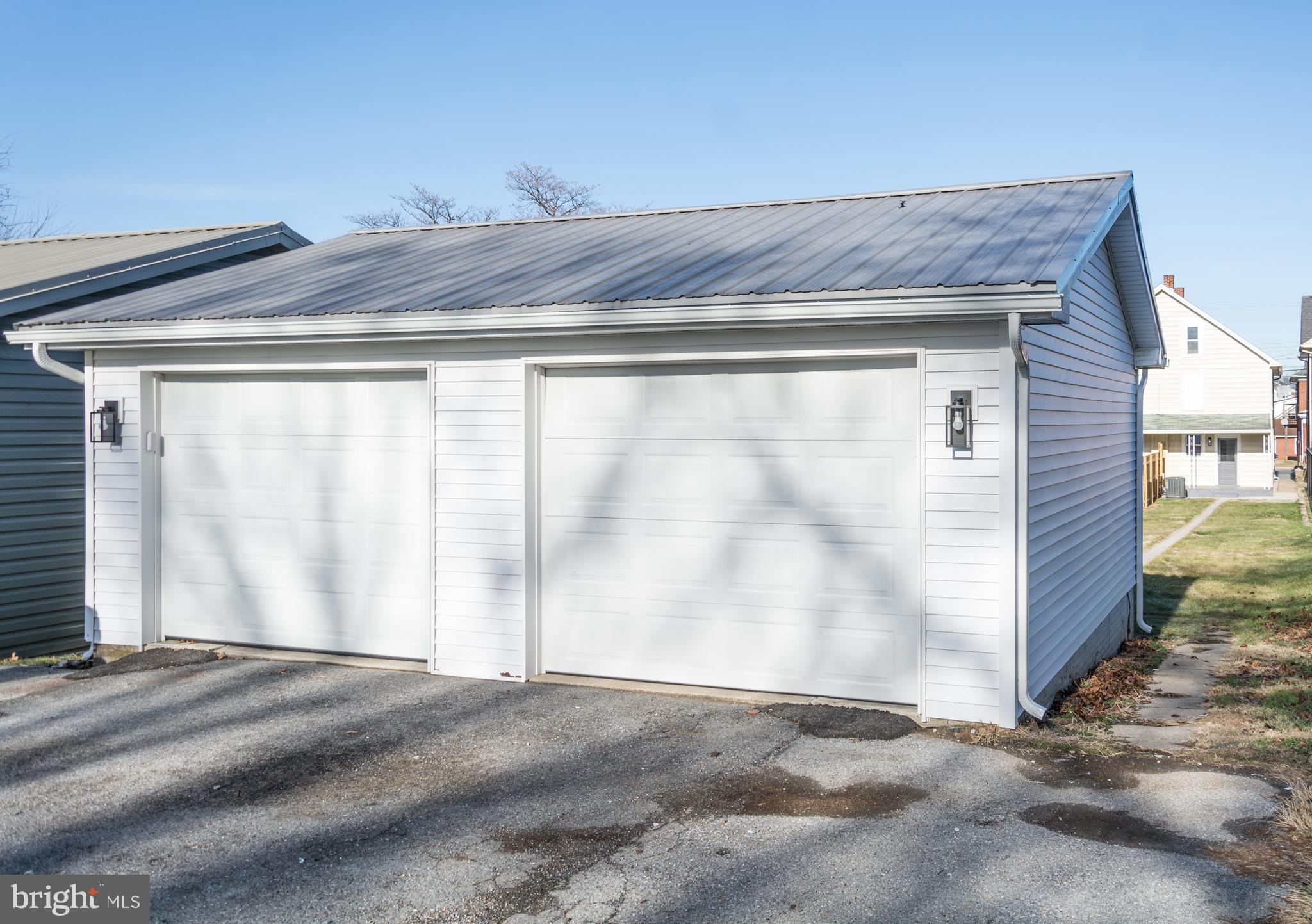 BUCHANAN TRAIL WEST - Residential