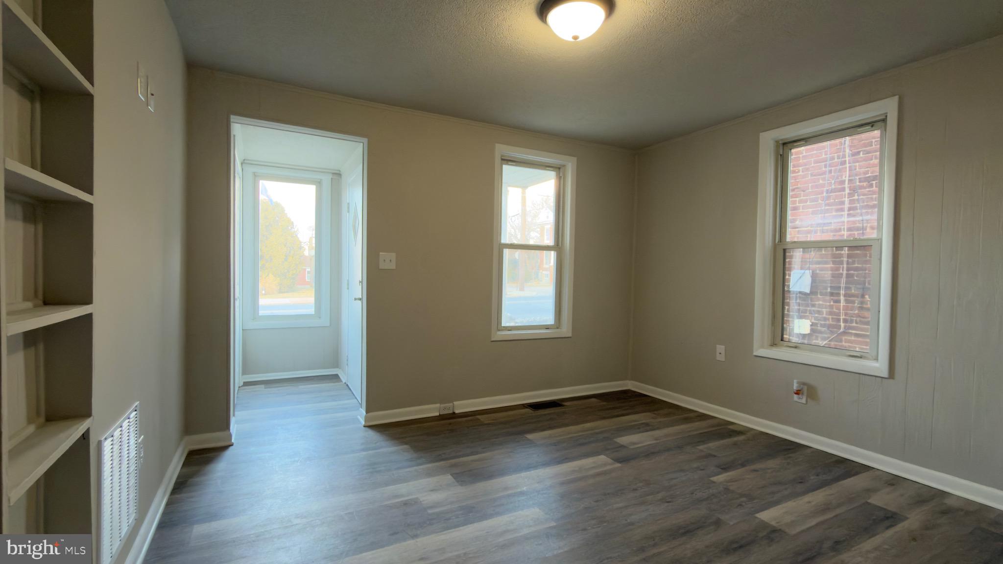 BUCHANAN TRAIL WEST - Residential