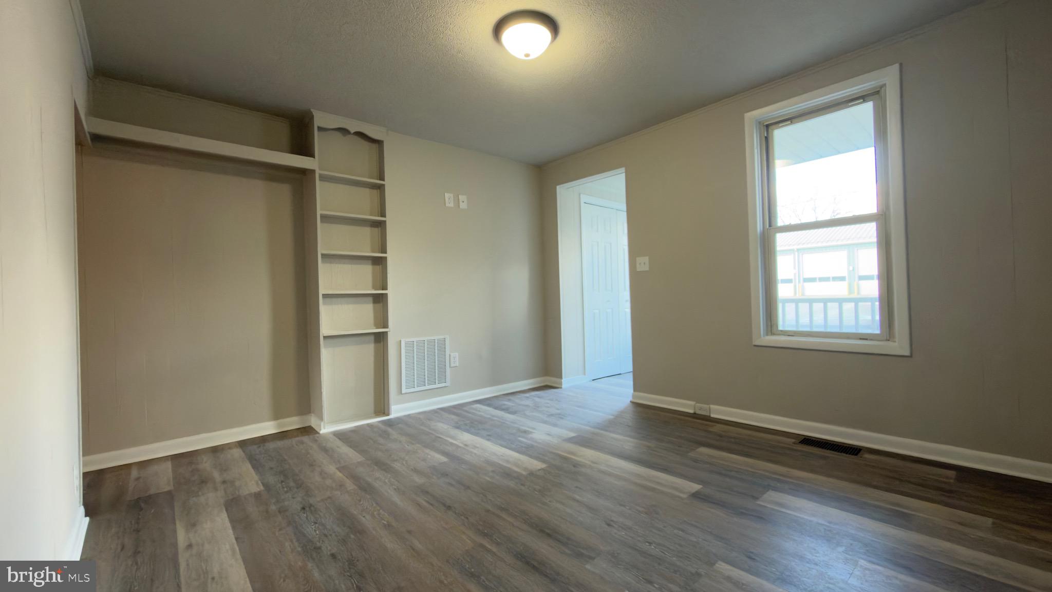 BUCHANAN TRAIL WEST - Residential