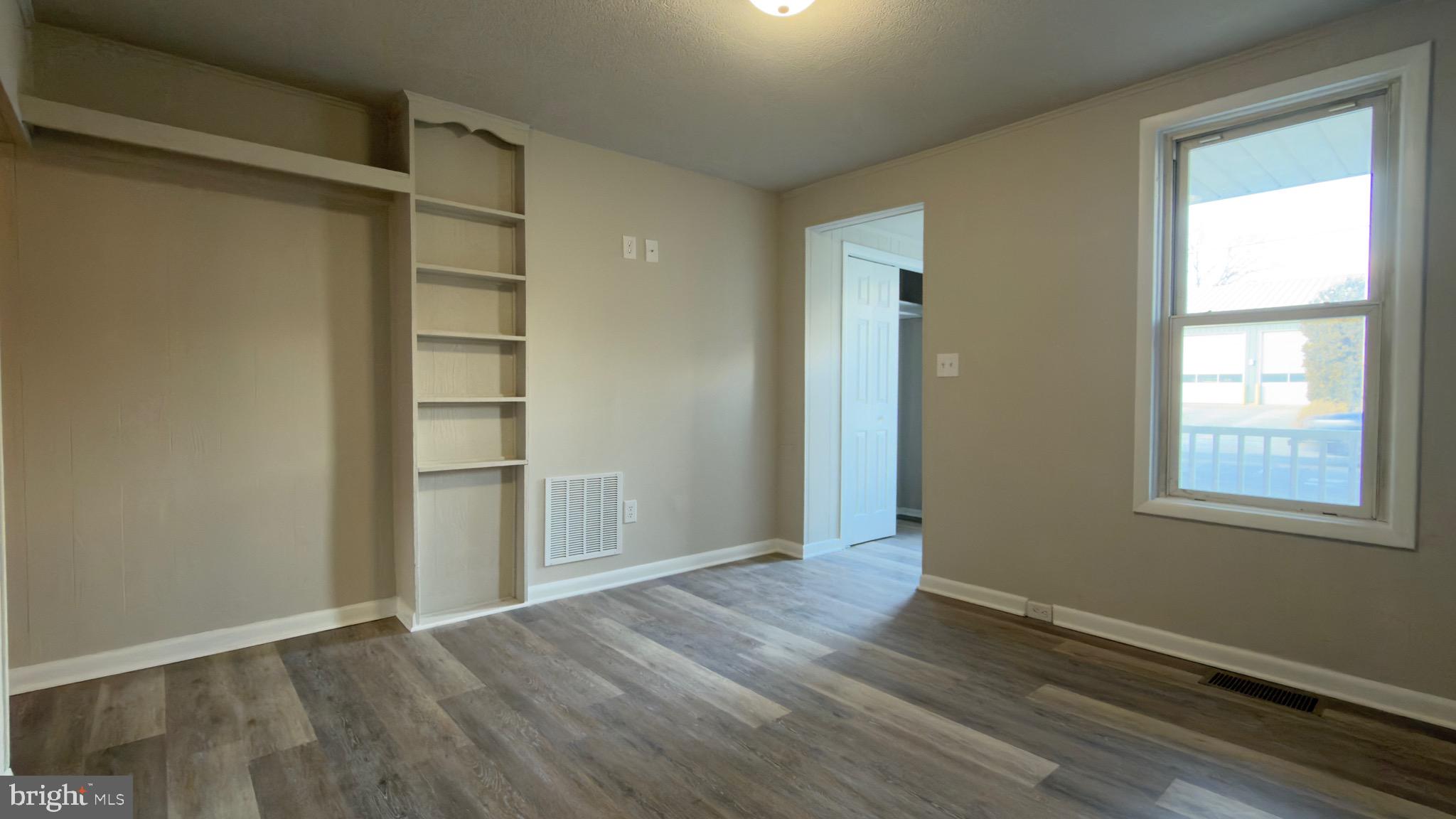 BUCHANAN TRAIL WEST - Residential