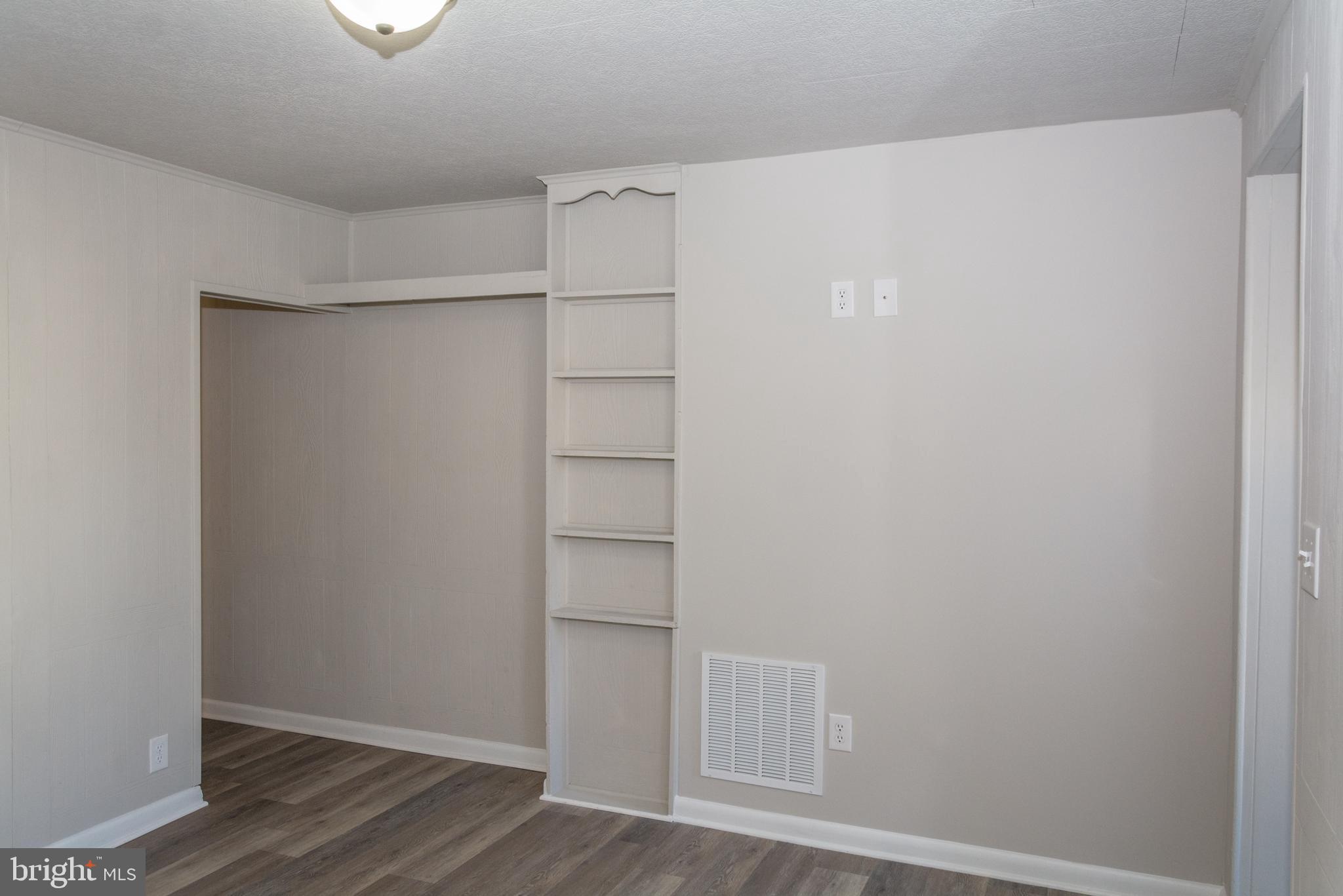 BUCHANAN TRAIL WEST - Residential