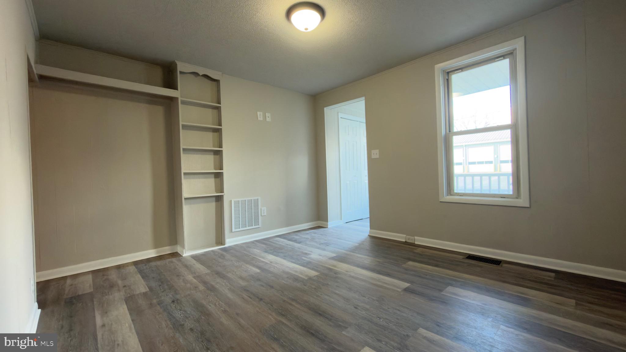 BUCHANAN TRAIL WEST - Residential