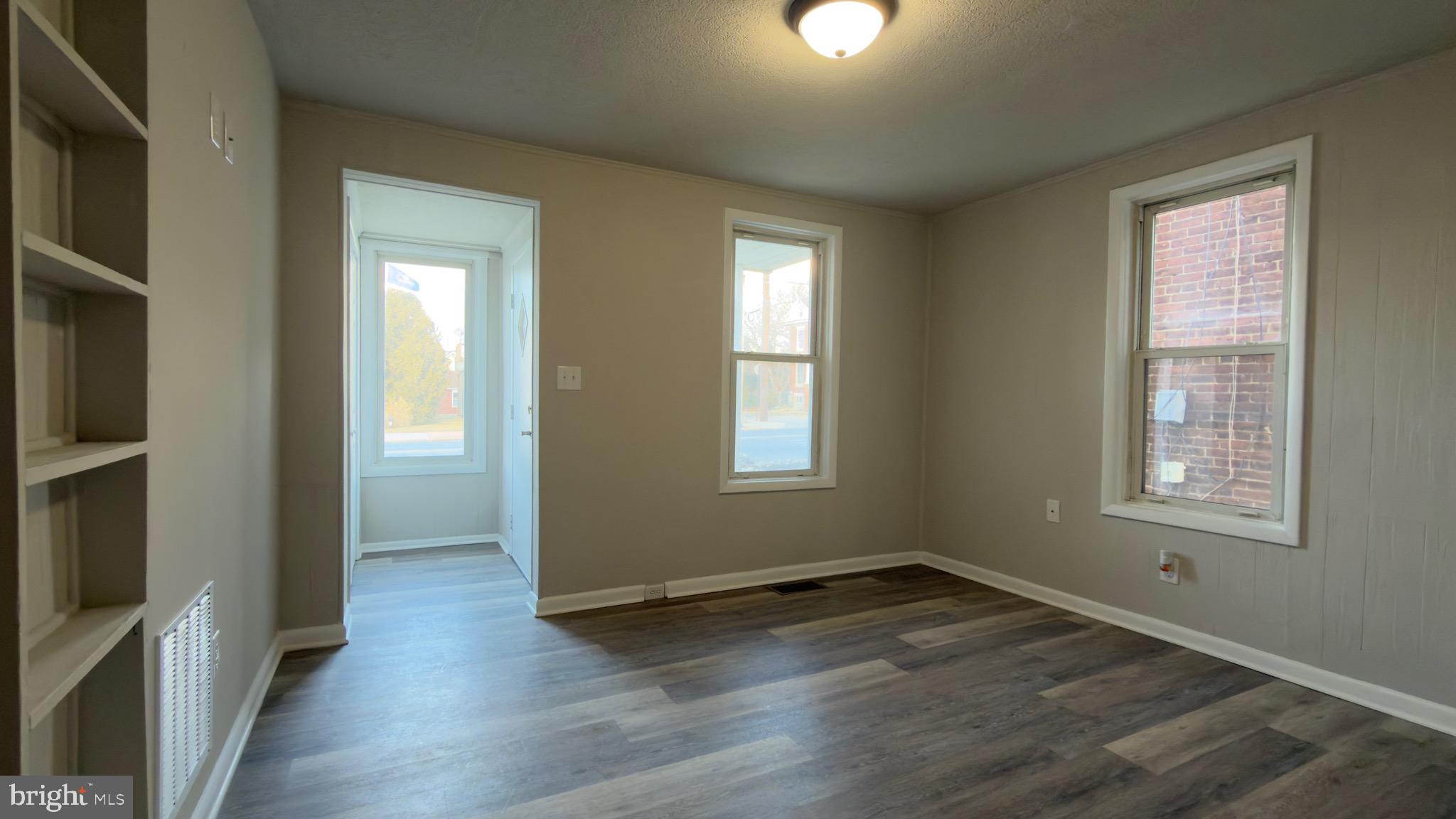 BUCHANAN TRAIL WEST - Residential