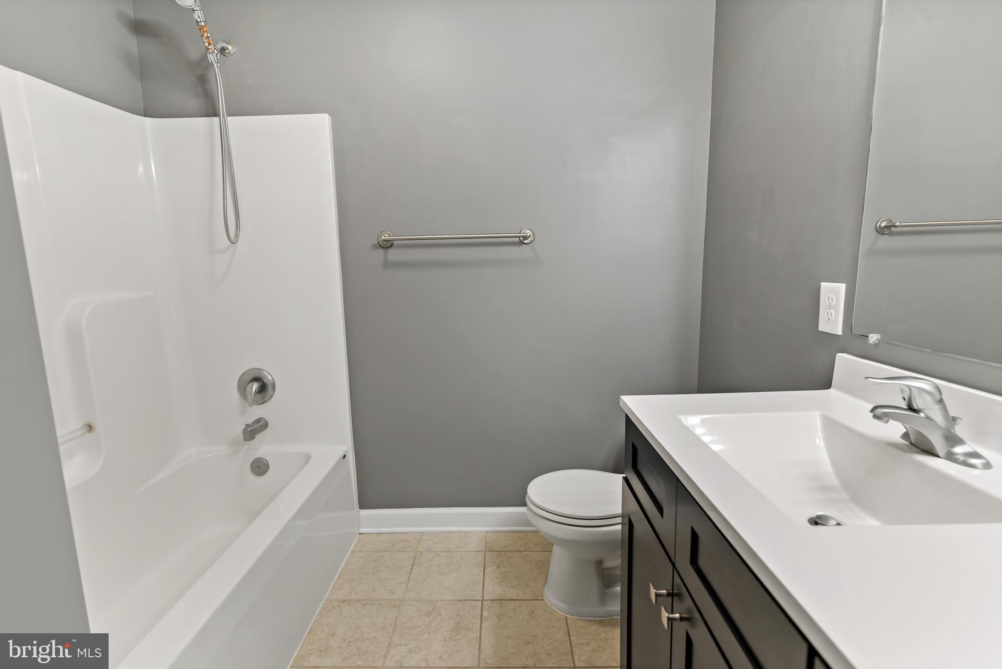 COLONIAL HILLS - Residential