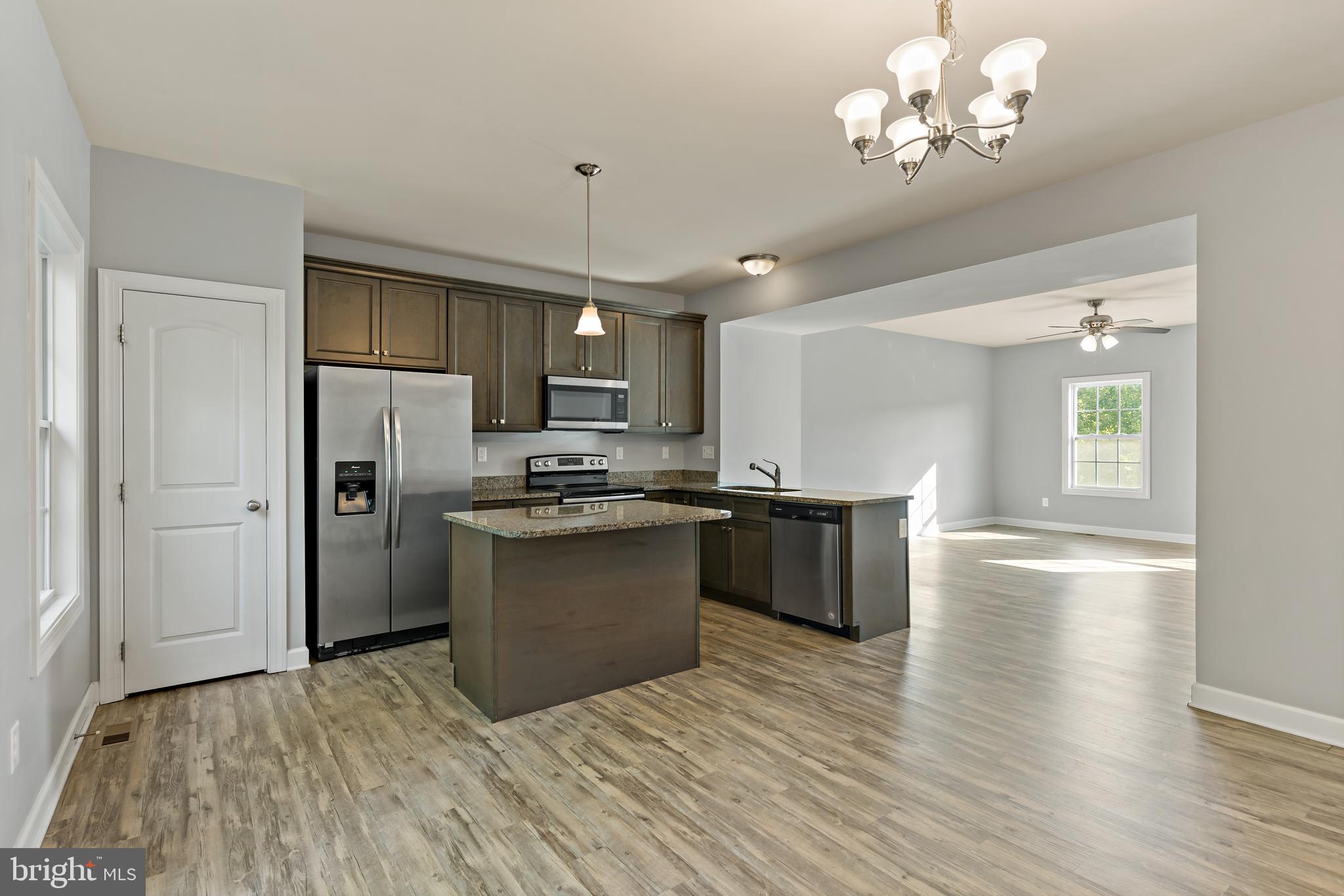 COLONIAL HILLS - Residential