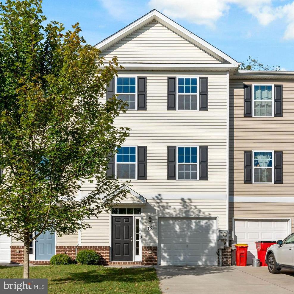 COLONIAL HILLS - Residential