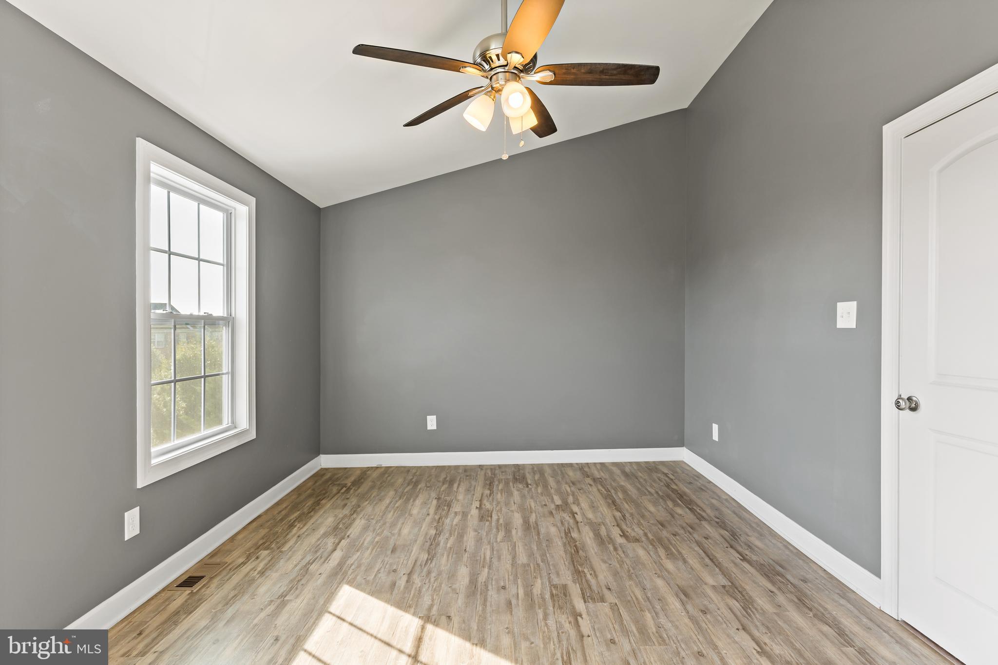 COLONIAL HILLS - Residential