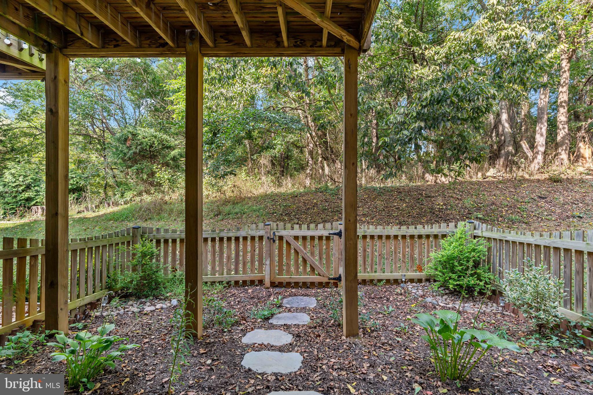 COLONIAL HILLS - Residential