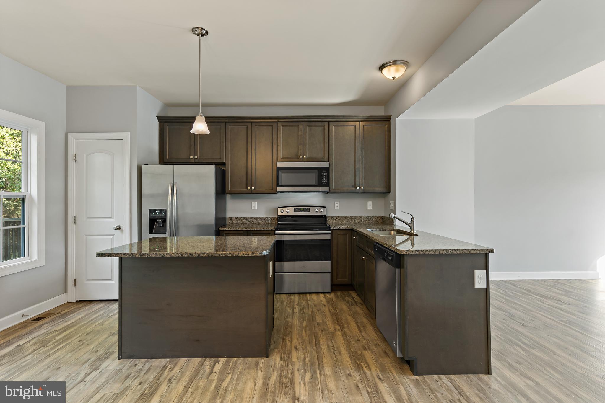 COLONIAL HILLS - Residential