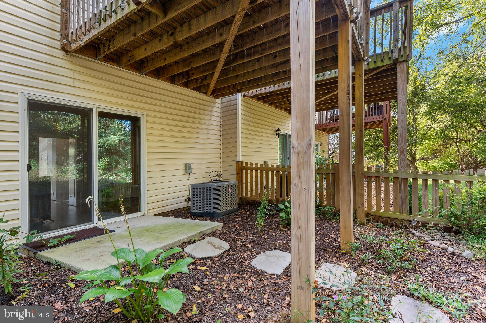 COLONIAL HILLS - Residential