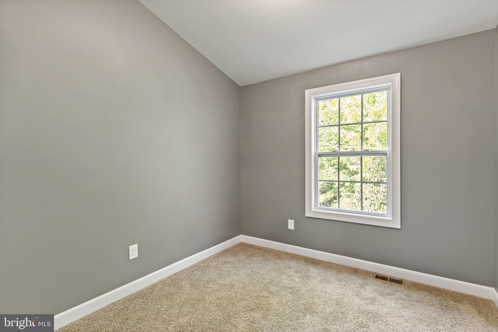 COLONIAL HILLS - Residential