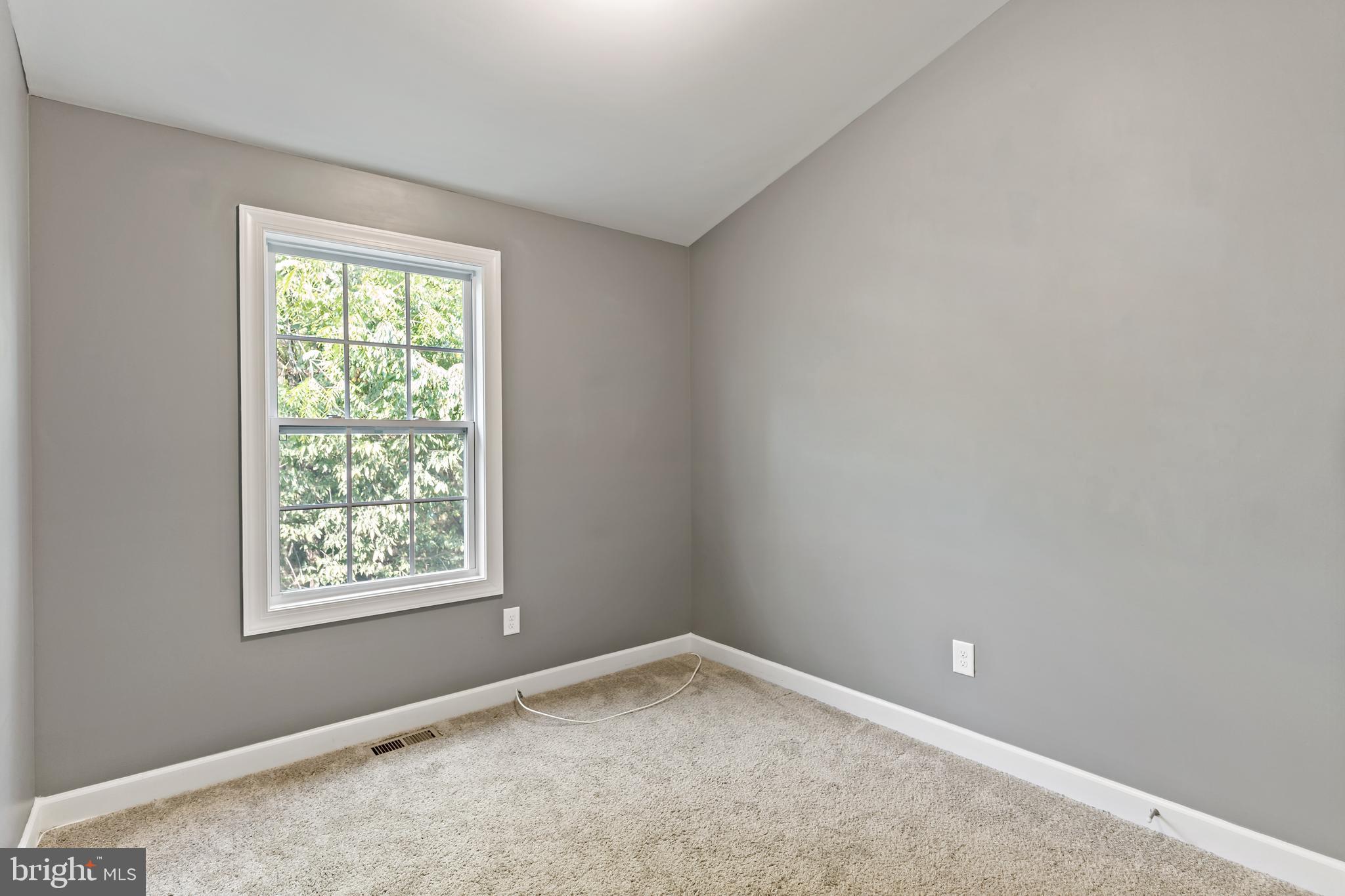 COLONIAL HILLS - Residential