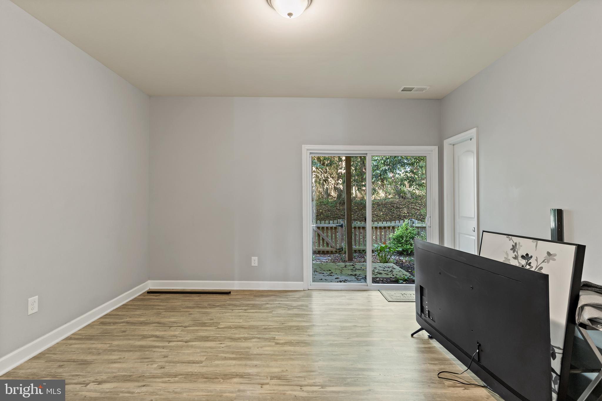 COLONIAL HILLS - Residential