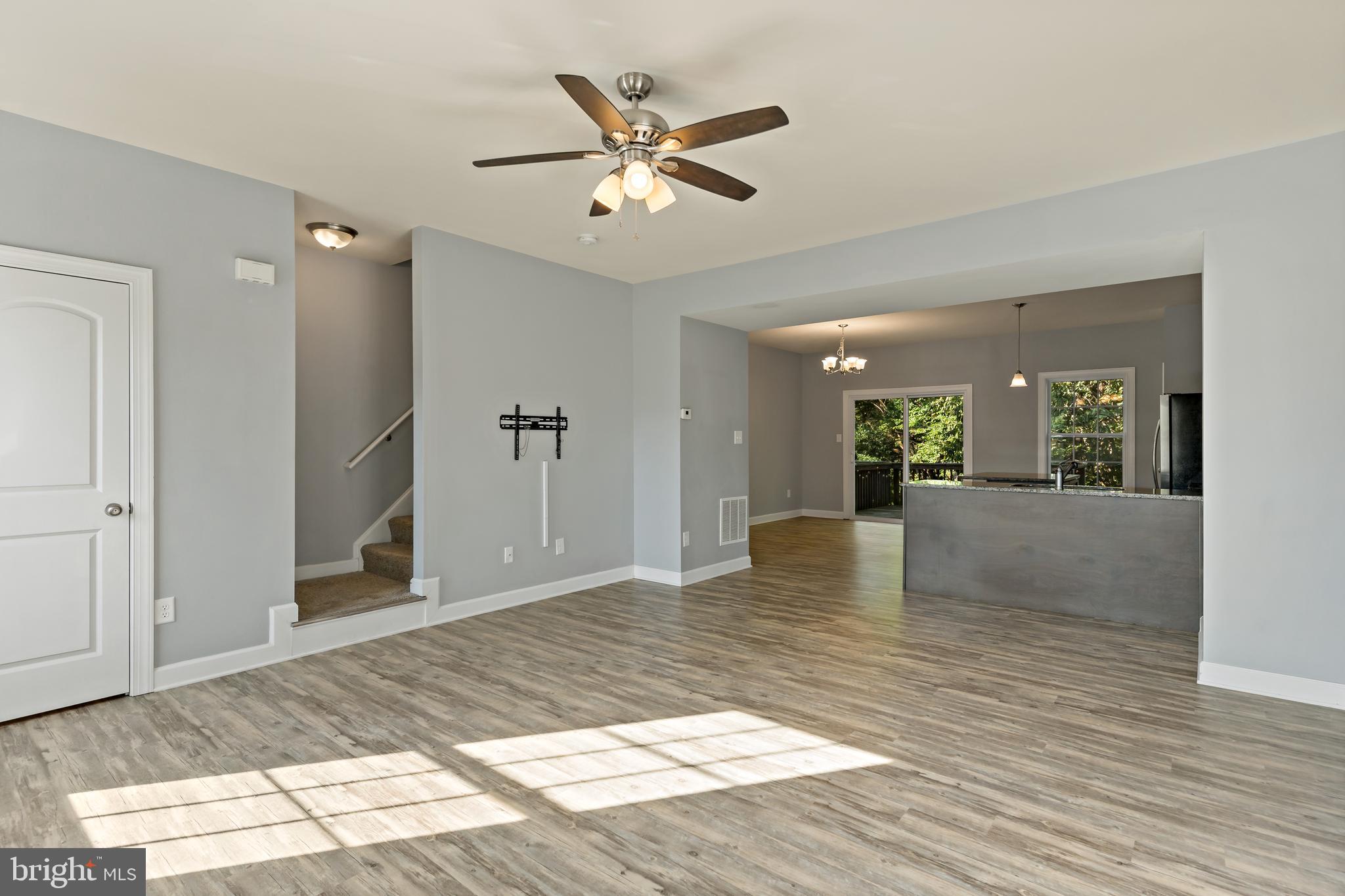 COLONIAL HILLS - Residential