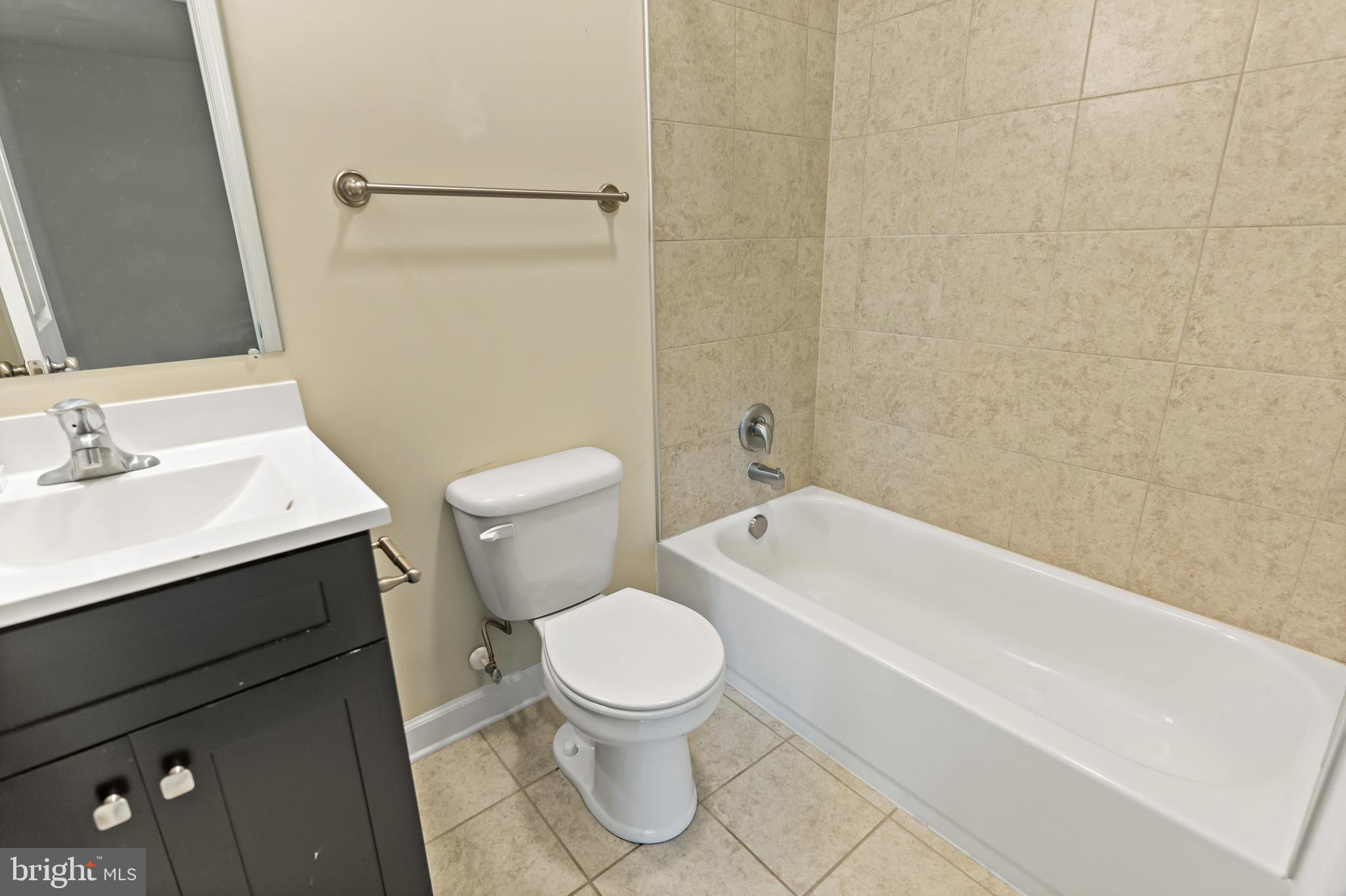 COLONIAL HILLS - Residential