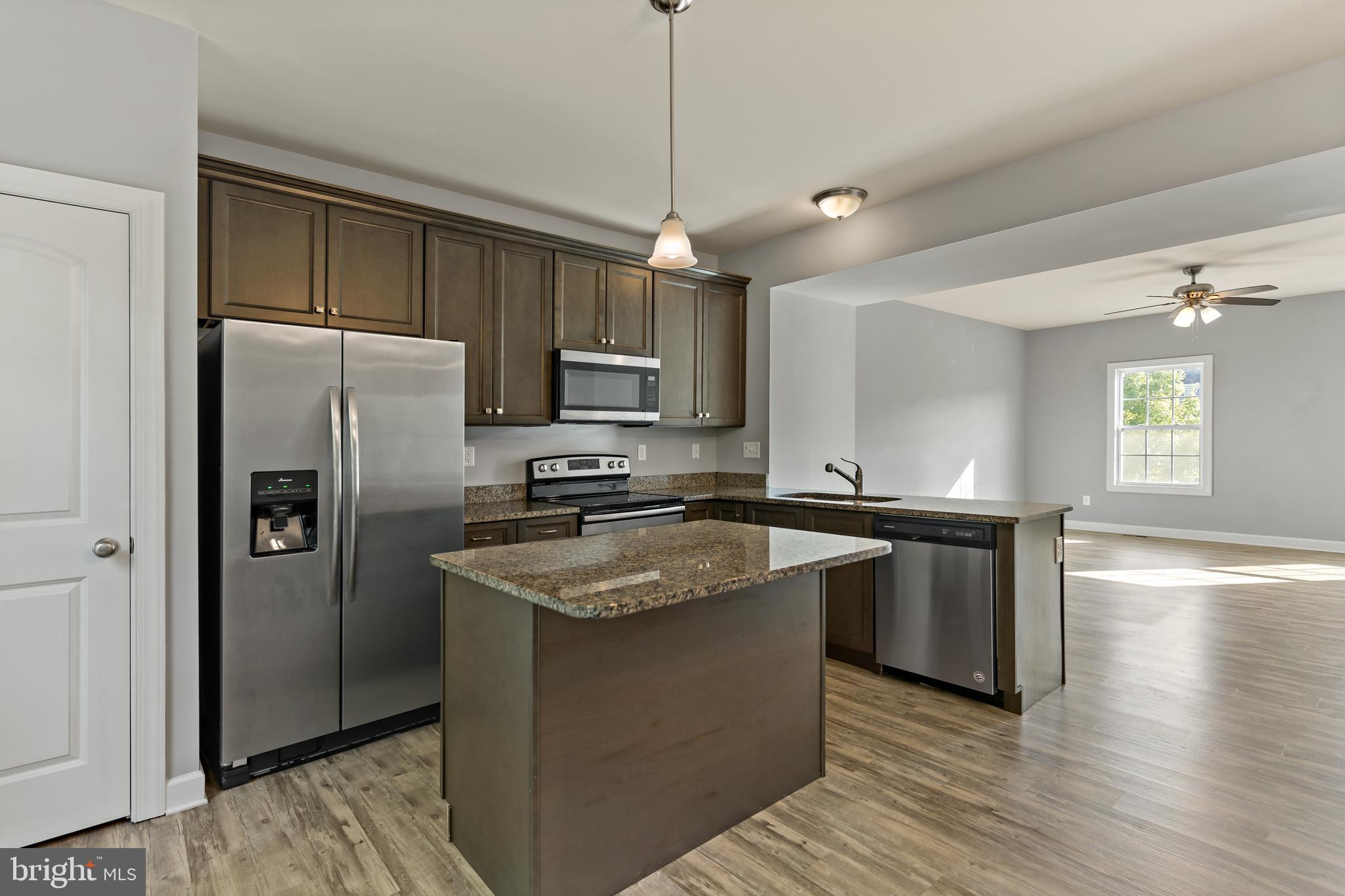 COLONIAL HILLS - Residential