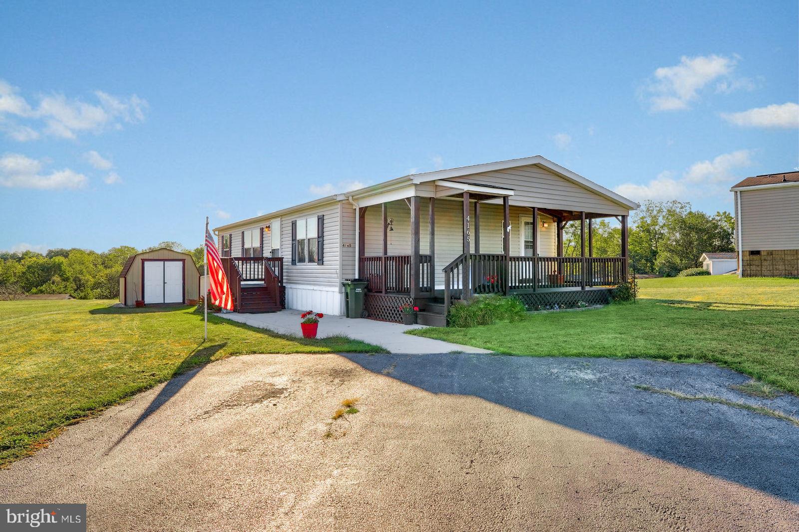 Here we are offering a 2007 Flletwood doublewide for way less than it should be. House was smoked in and is in need of wiping down the walls and cleaning. Natural gas was run to the house. Huge deck was just built on the house. Roof is 1 year old. Shed. Large living room. Some wood flooring. House is in great shape and buyer will get a bargain house if acting quickly.