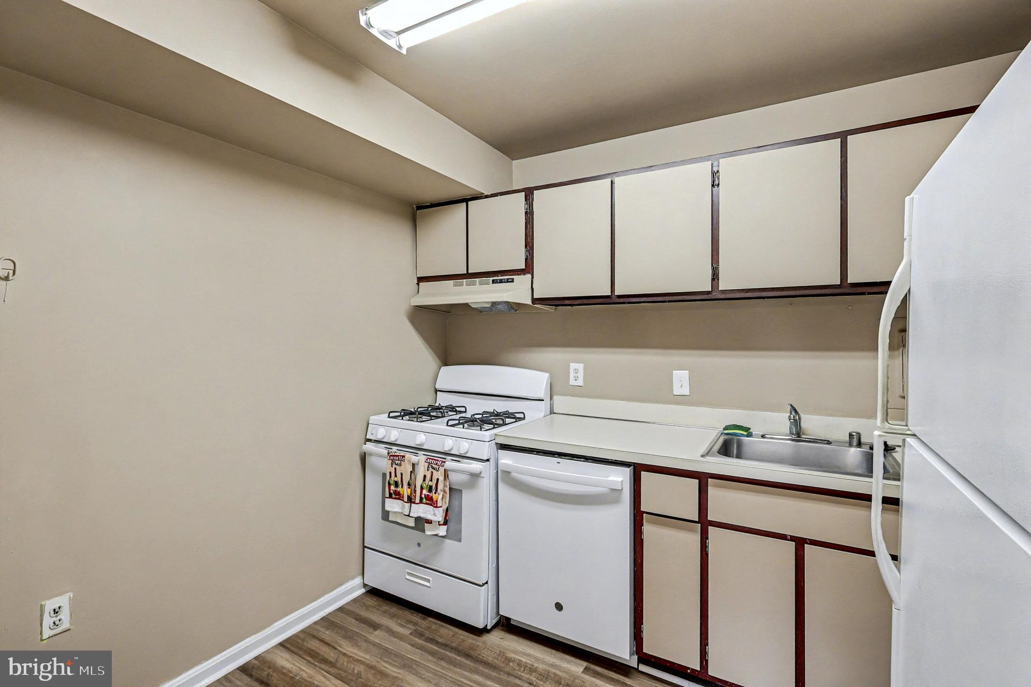 CANTERBURY SQUARE - Residential