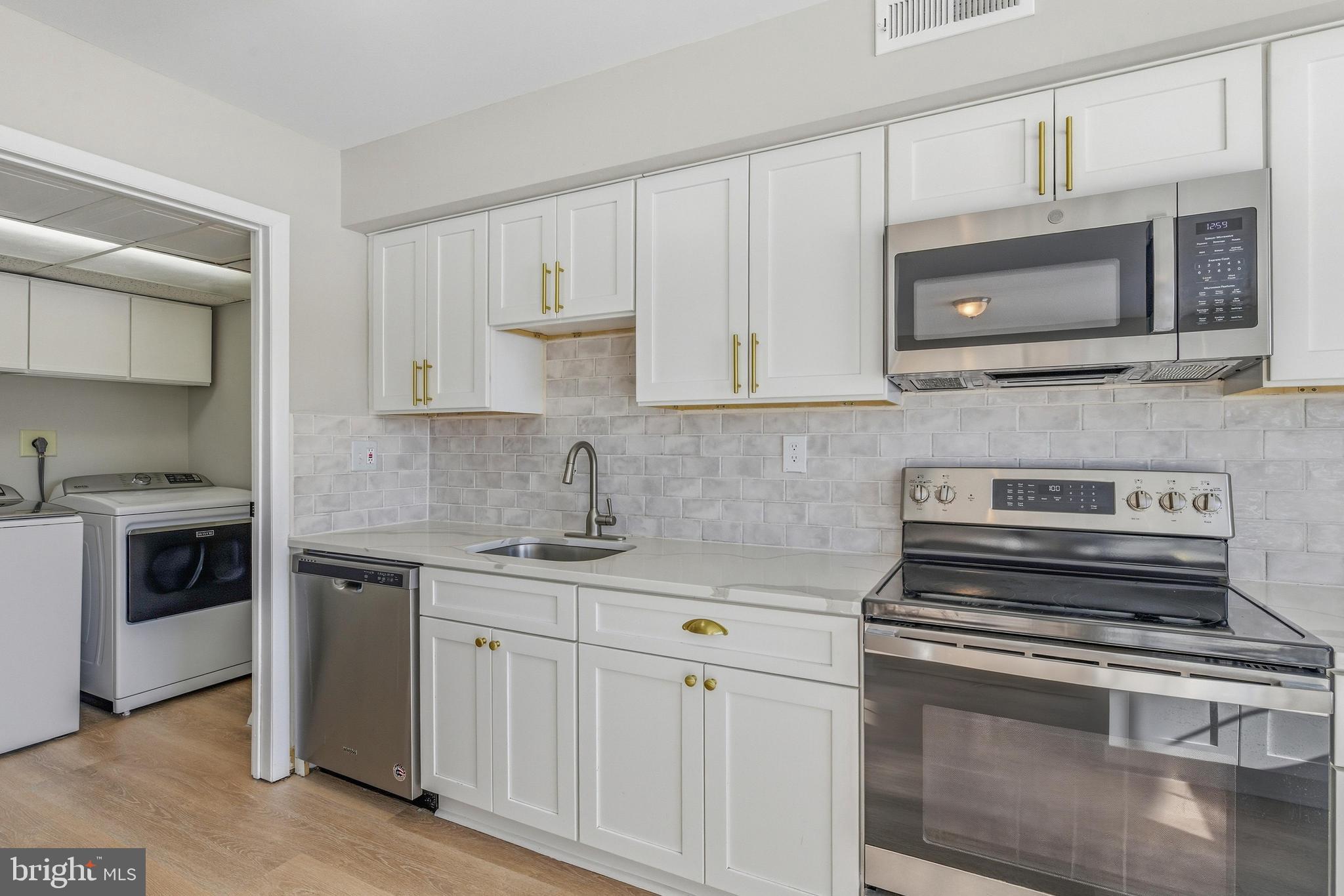 BEAVER RUN KNOLL - Residential