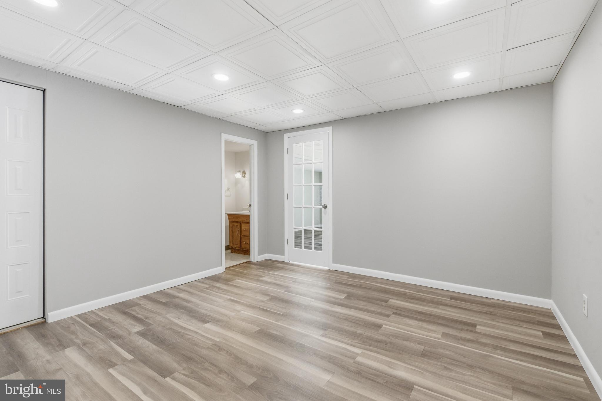 BEAVER RUN KNOLL - Residential