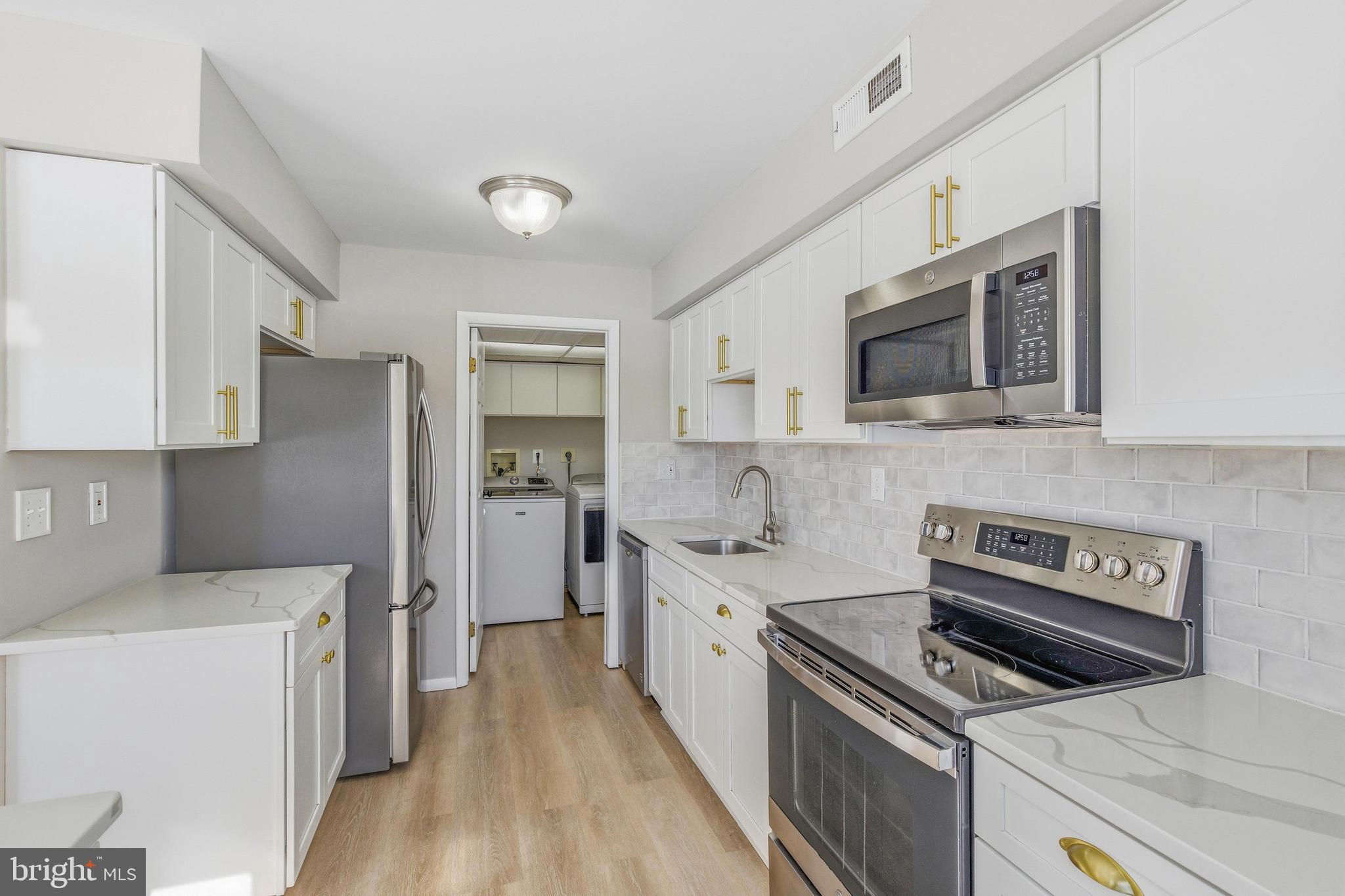 BEAVER RUN KNOLL - Residential